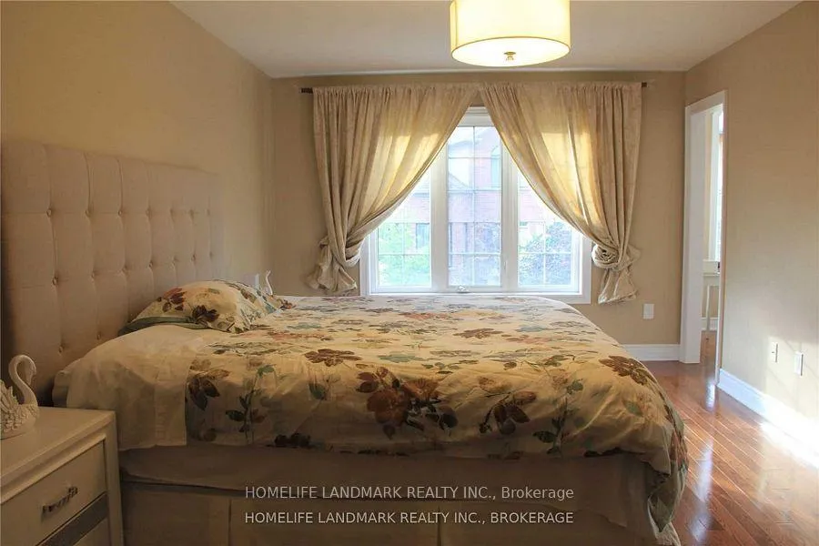 Photo 3 of 2245 Carm Drive, Oakville, Westmount — HOMEH