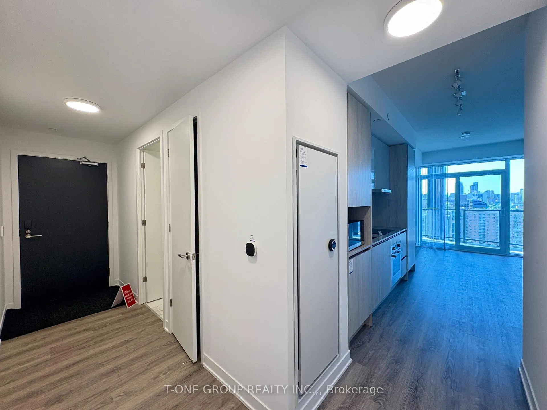 Photo 2 of Unit 2003, 180 Front Street E, Toronto, Moss Park — HOMEH