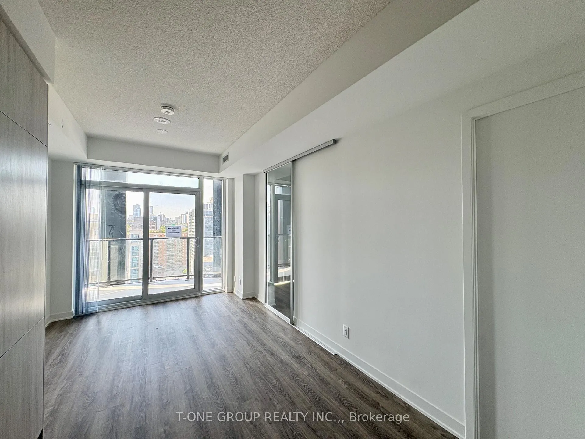 Photo 3 of Unit 2003, 180 Front Street E, Toronto, Moss Park — HOMEH