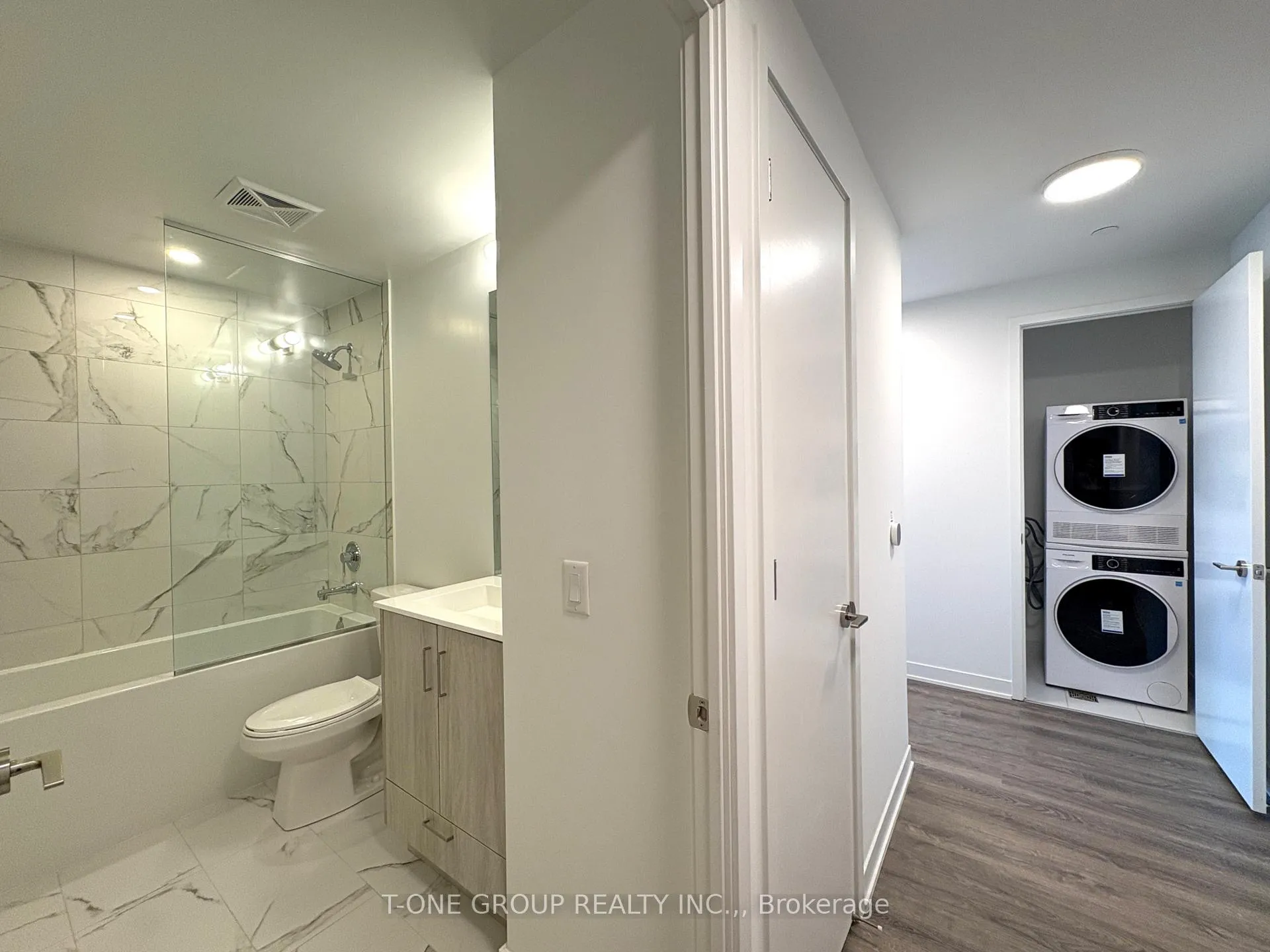 Photo 4 of Unit 2003, 180 Front Street E, Toronto, Moss Park — HOMEH