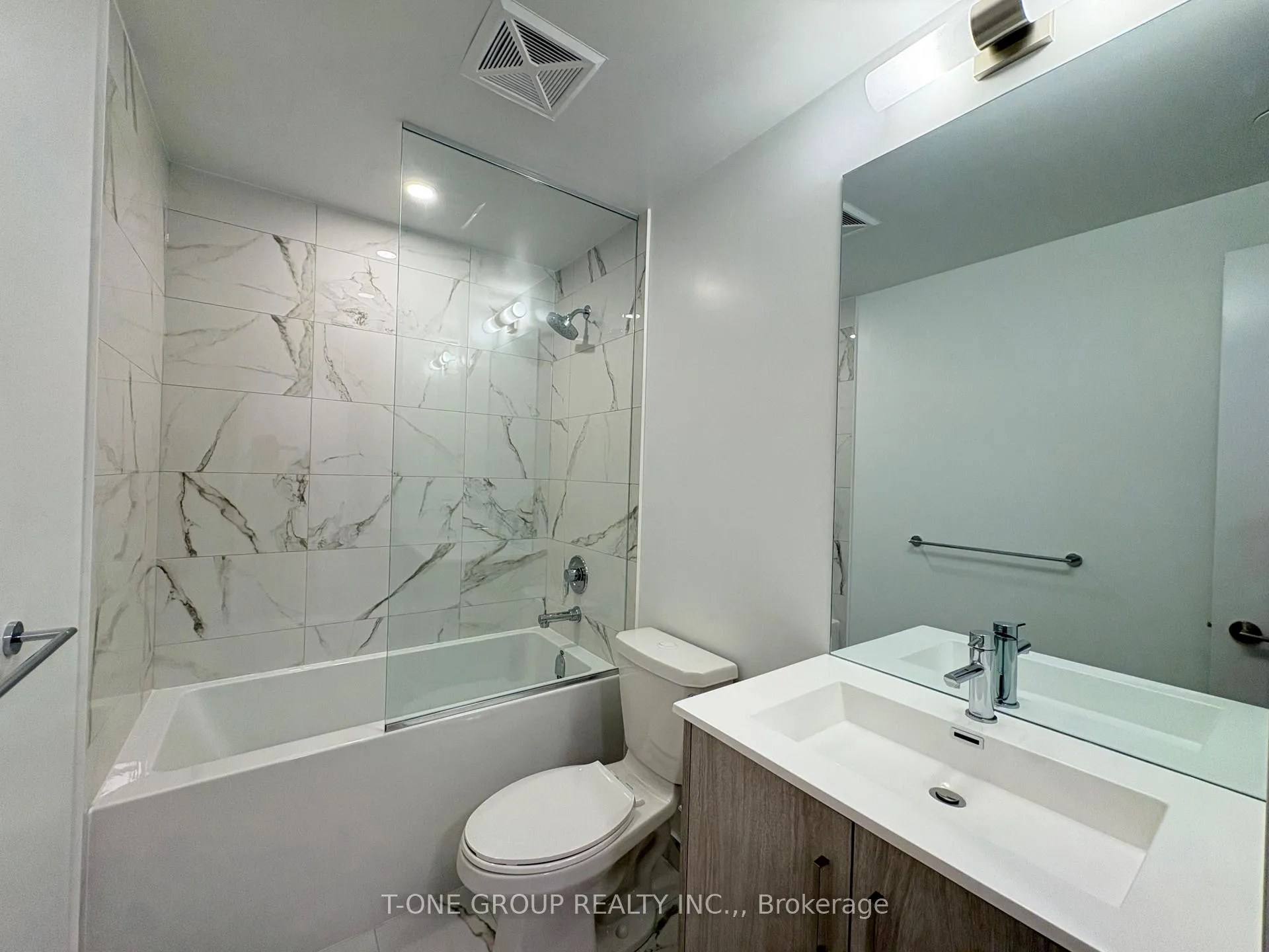 Photo 5 of Unit 2003, 180 Front Street E, Toronto, Moss Park — HOMEH