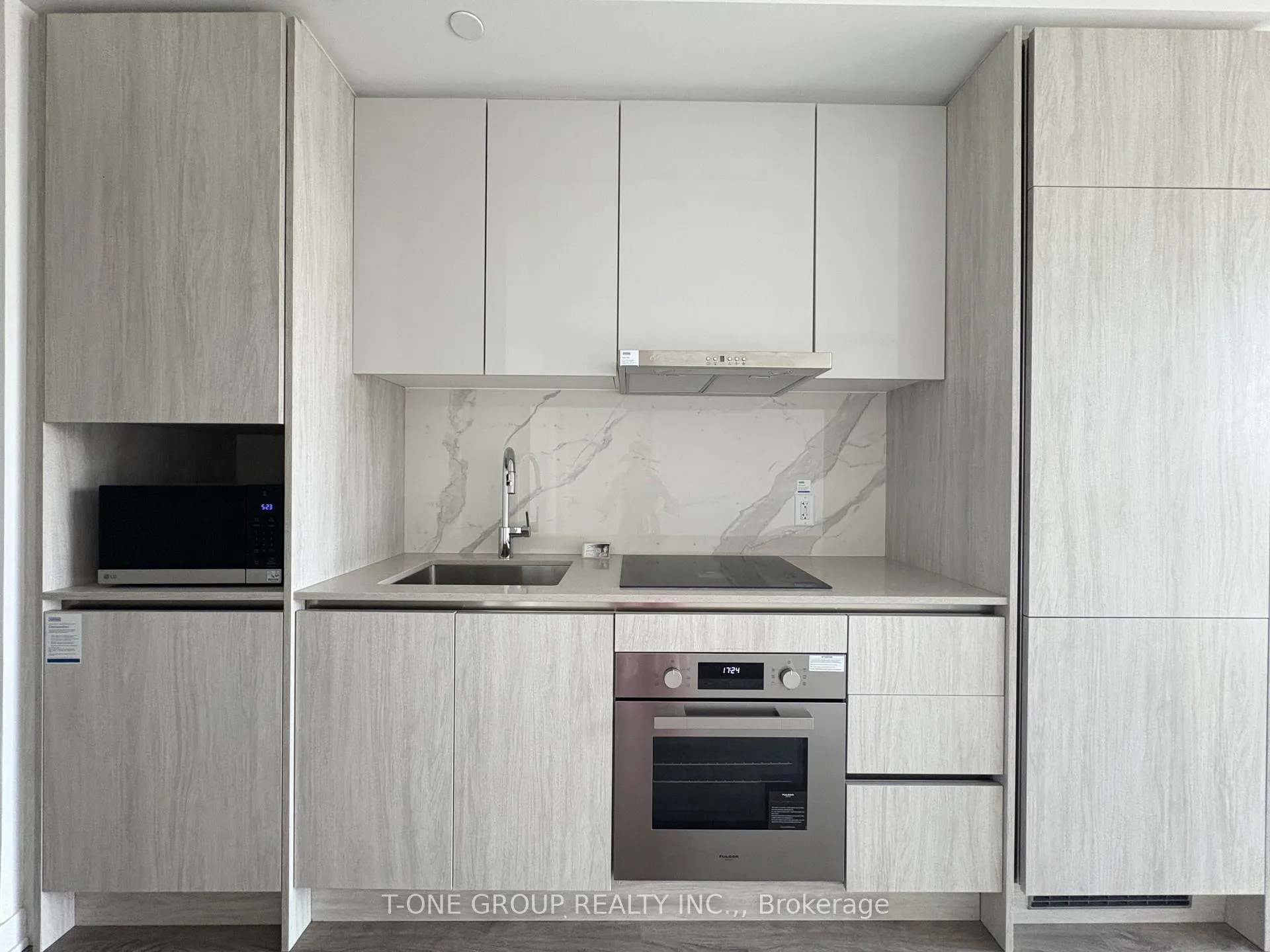 Photo 8 of Unit 2003, 180 Front Street E, Toronto, Moss Park — HOMEH