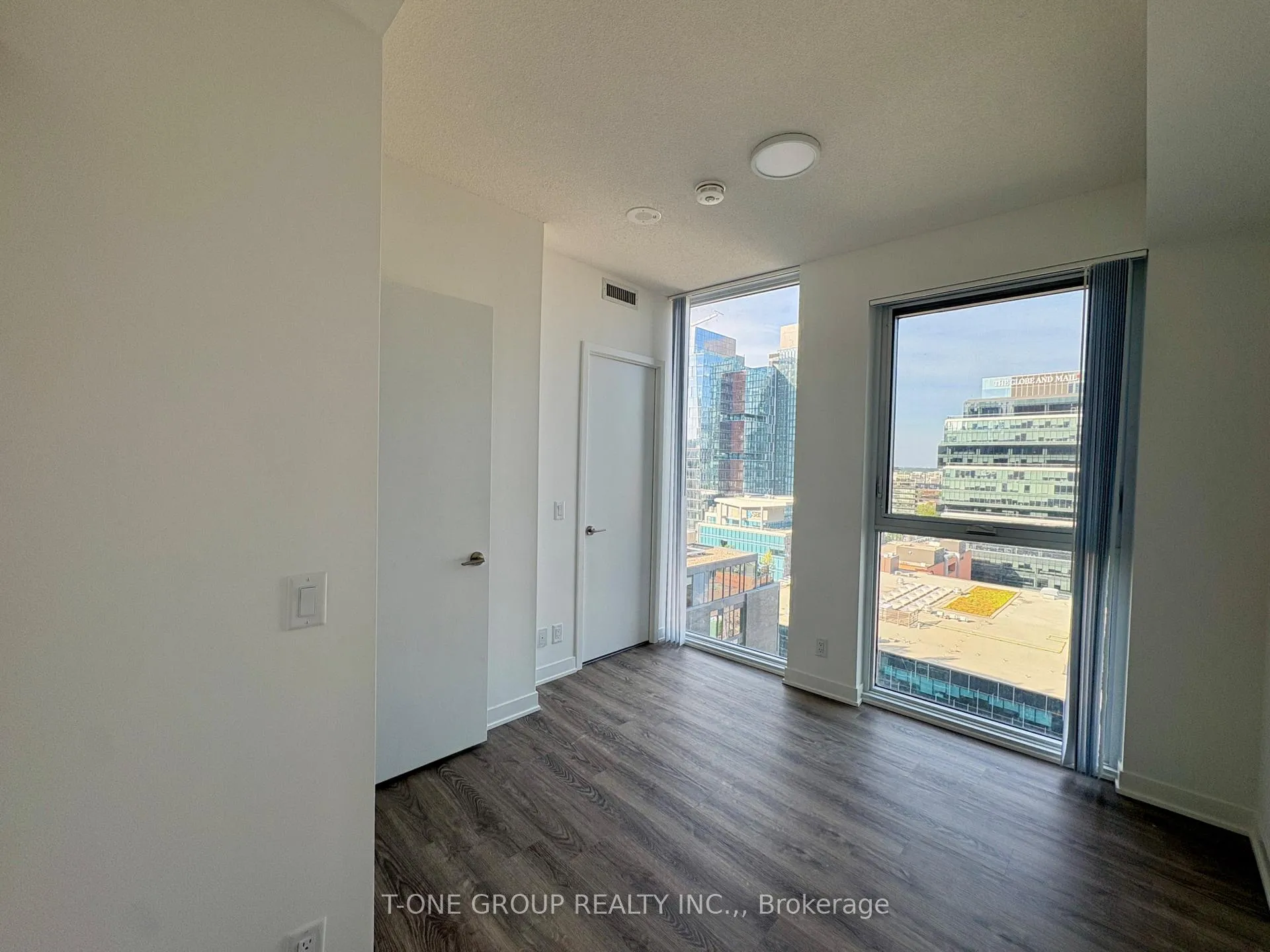 Photo 9 of Unit 2003, 180 Front Street E, Toronto, Moss Park — HOMEH