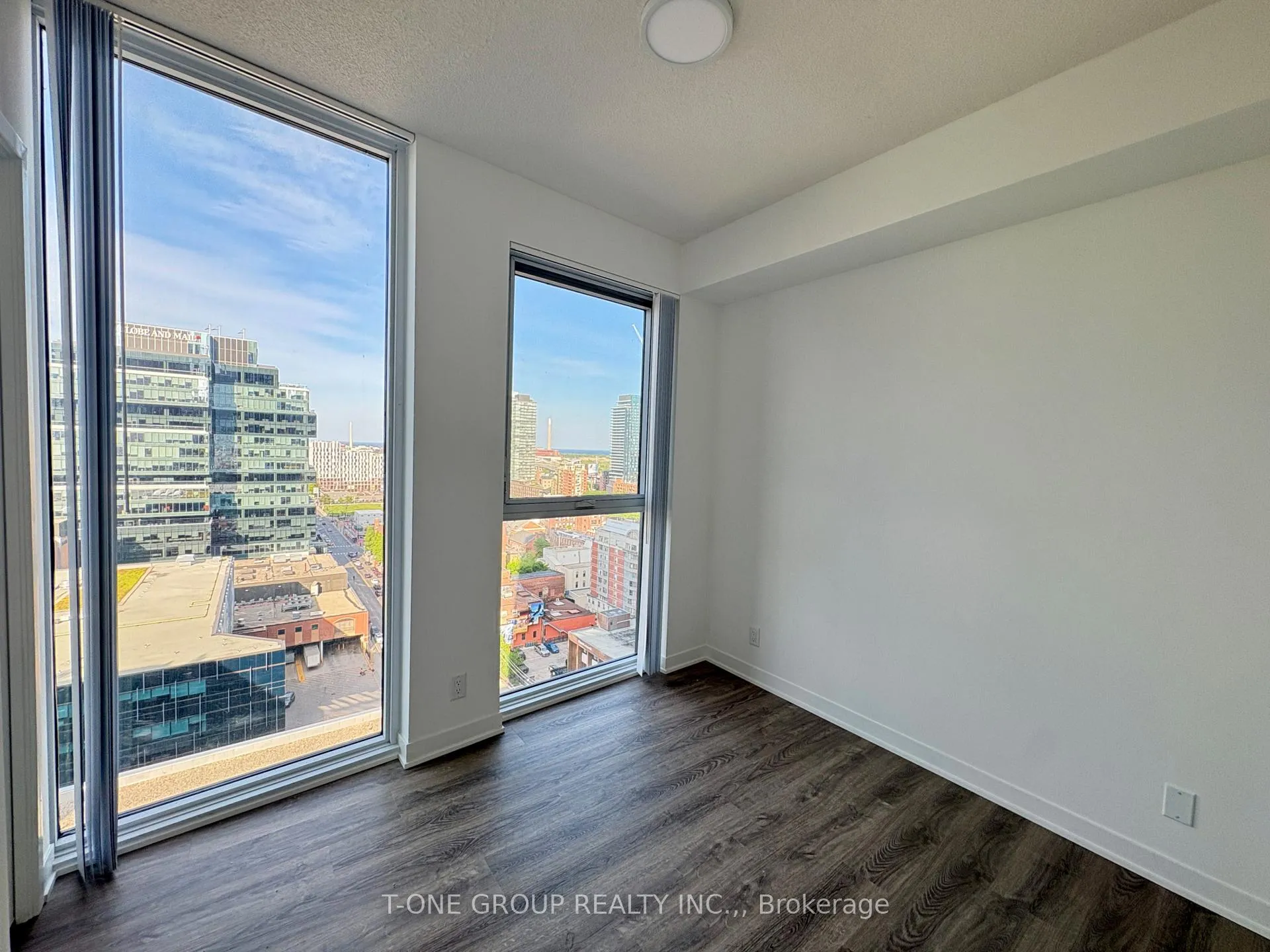 Photo 10 of Unit 2003, 180 Front Street E, Toronto, Moss Park — HOMEH