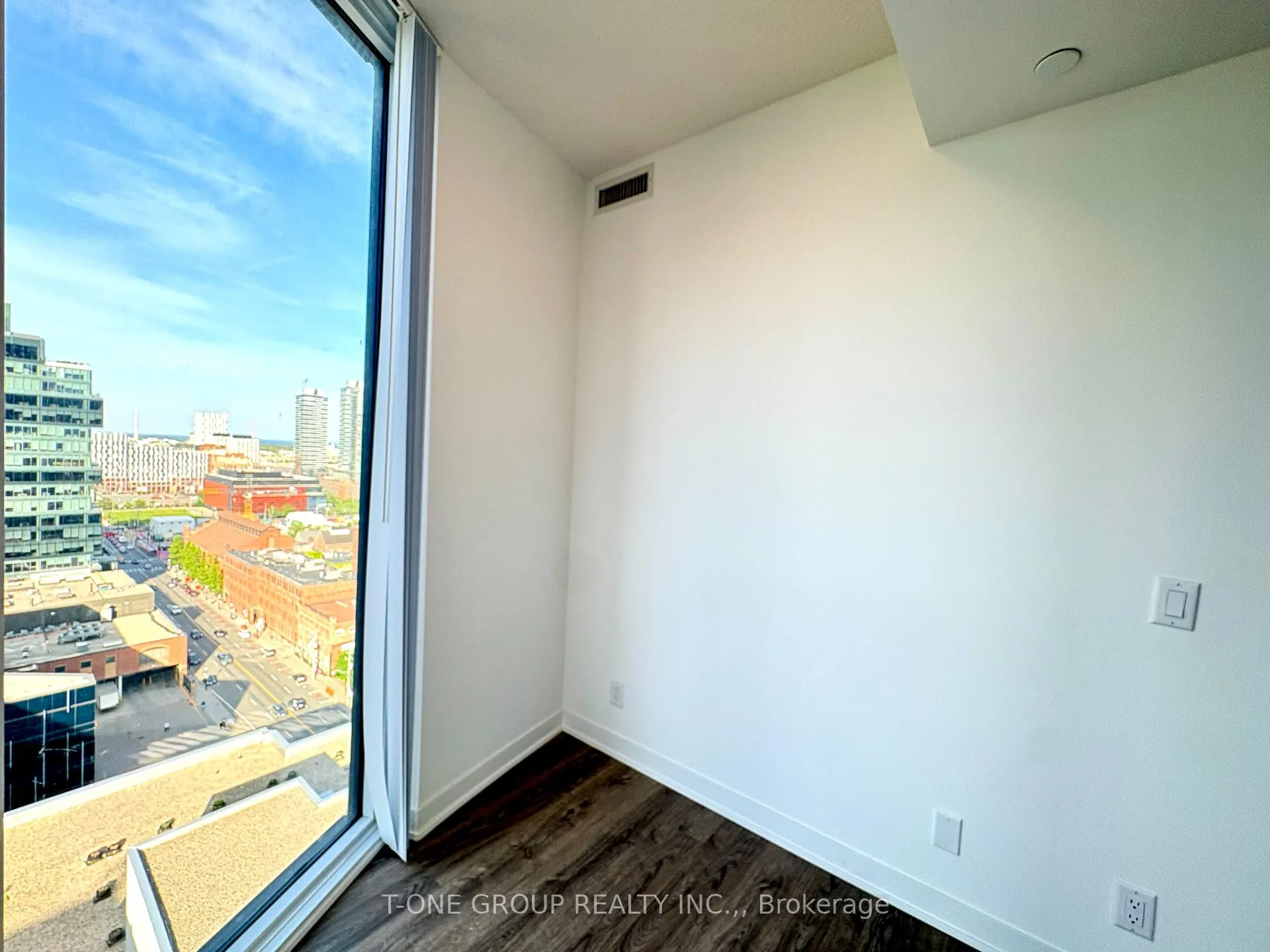 Photo 17 of Unit 2003, 180 Front Street E, Toronto, Moss Park — HOMEH