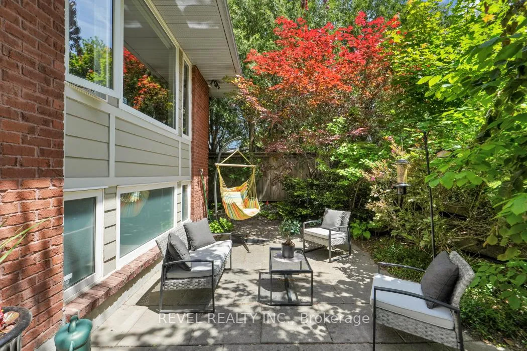 Photo 2 of 144 Monterey Drive, Ottawa, Leslie Park — HOMEH