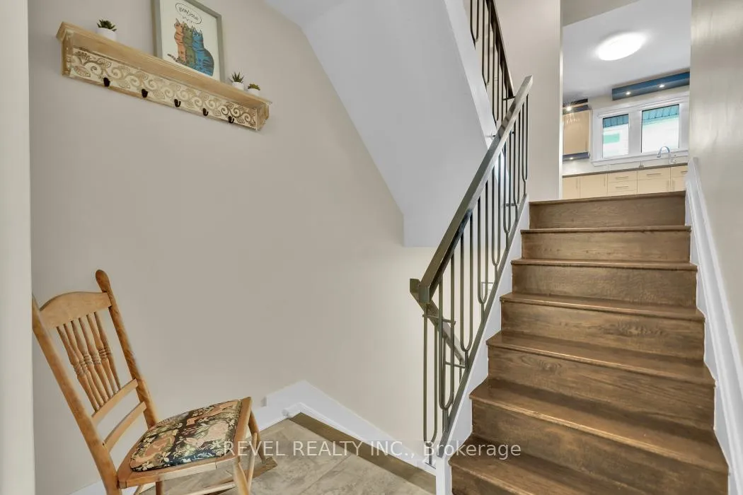 Photo 5 of 144 Monterey Drive, Ottawa, Leslie Park — HOMEH