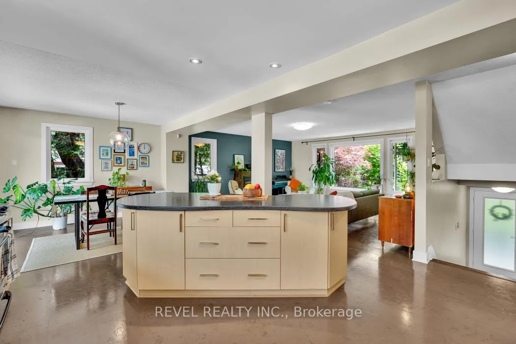 Photo 16 of 144 Monterey Drive, Ottawa, Leslie Park — HOMEH