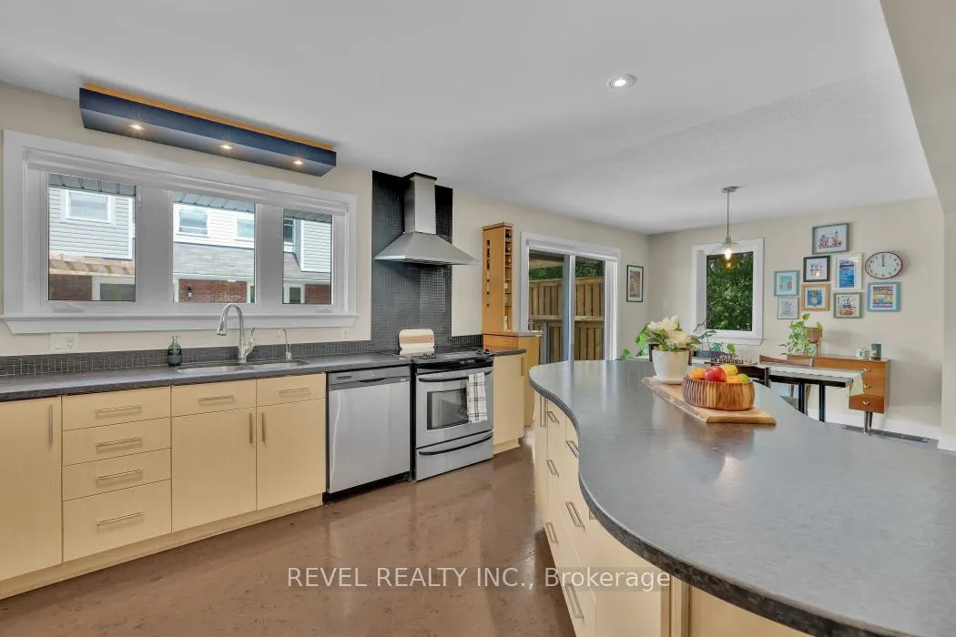 Photo 17 of 144 Monterey Drive, Ottawa, Leslie Park — HOMEH