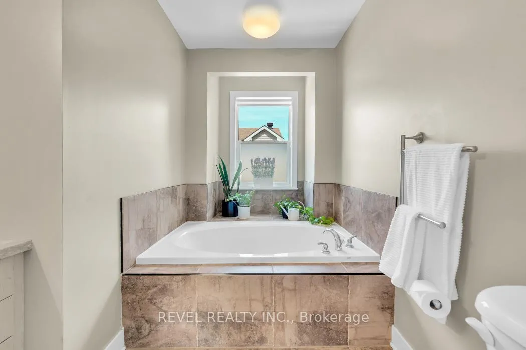 Photo 29 of 144 Monterey Drive, Ottawa, Leslie Park — HOMEH