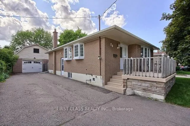 Photo 2 of Unit Upper, 28 Collins Crescent, Aurora, Aurora Heights — HOMEH