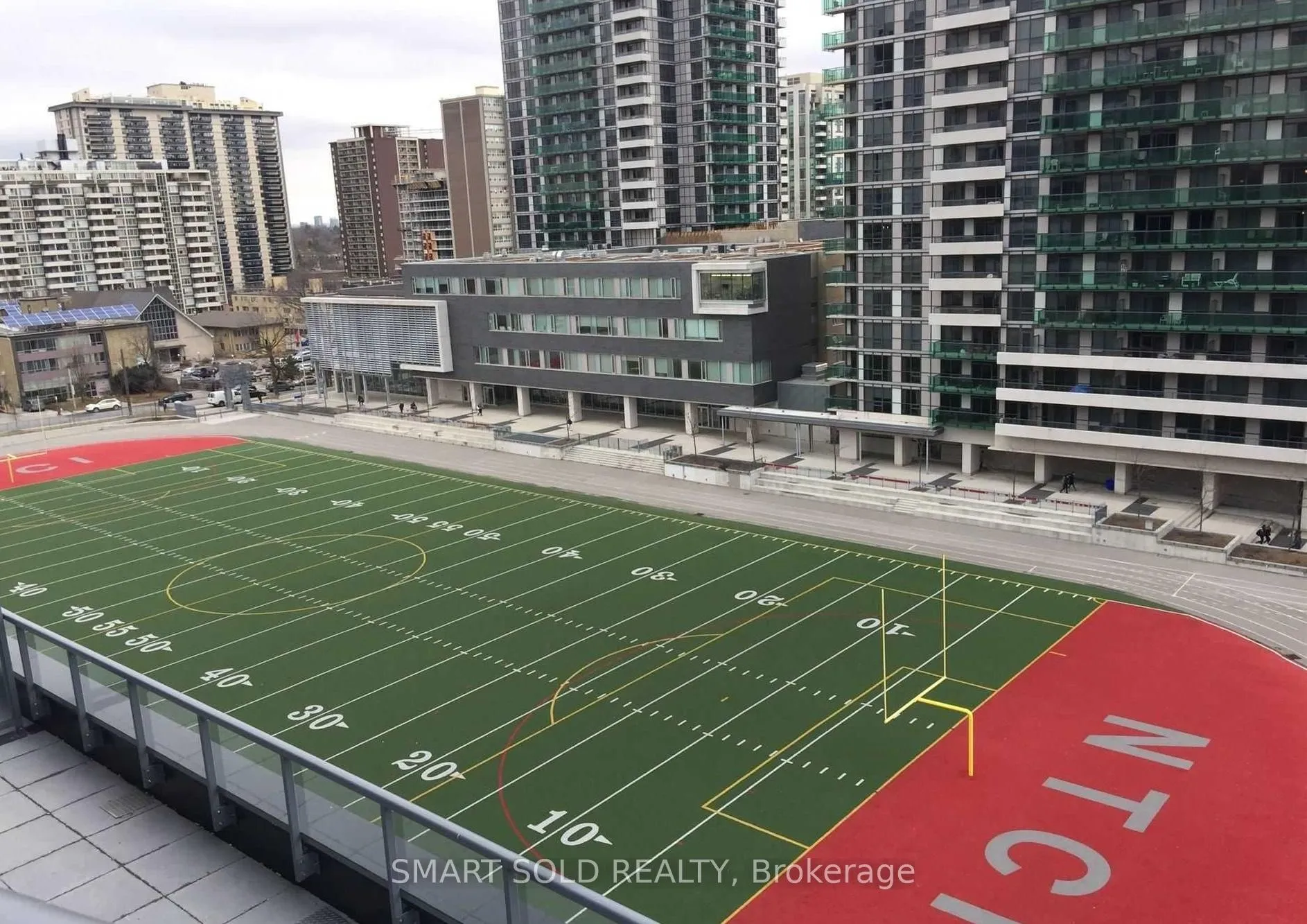 Photo 6 of Unit 810, 30 Roehampton Avenue, Toronto, Mount Pleasant West — HOMEH