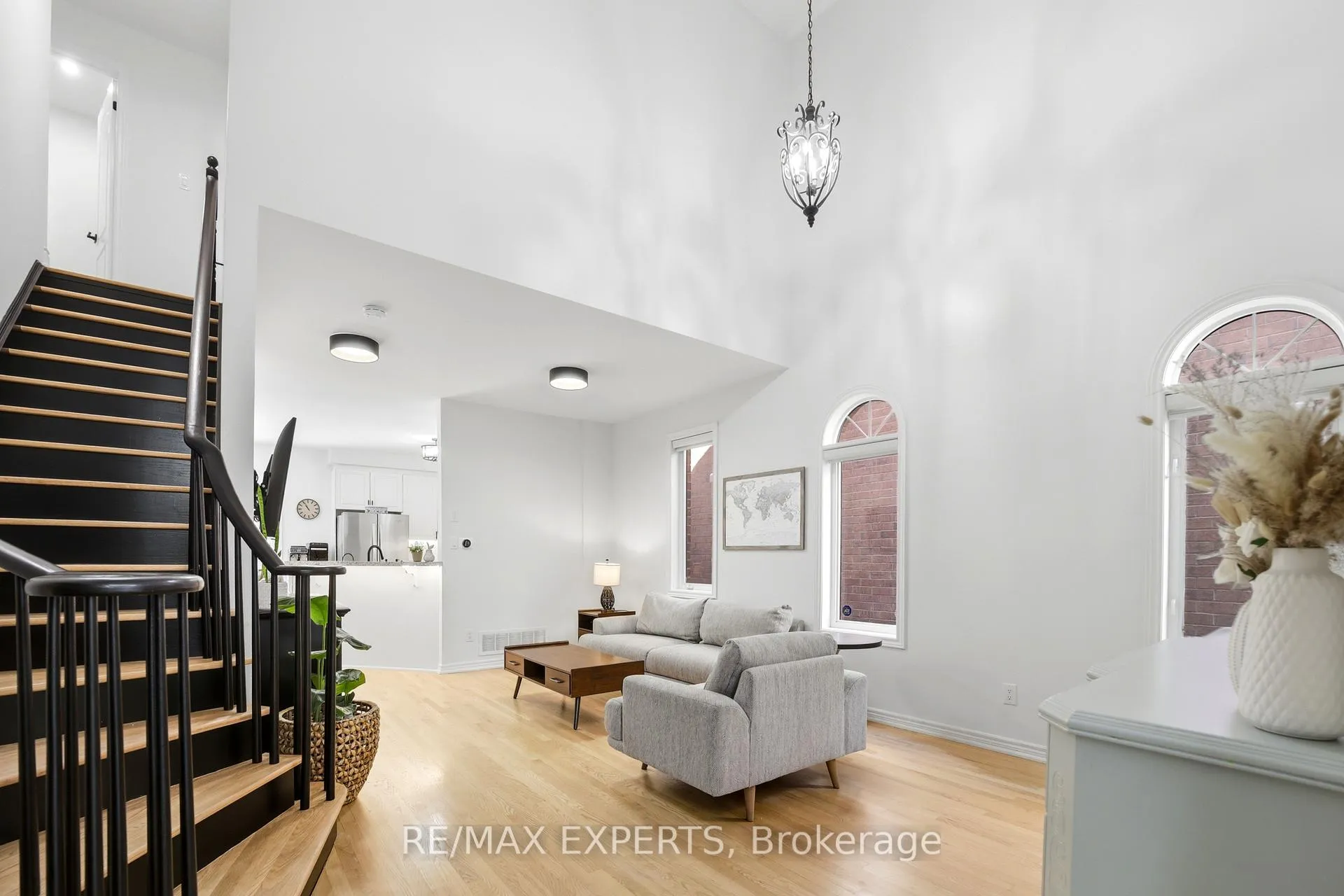 Photo 5 of 23 Shadetree Crescent, Vaughan, Vellore Village — HOMEH