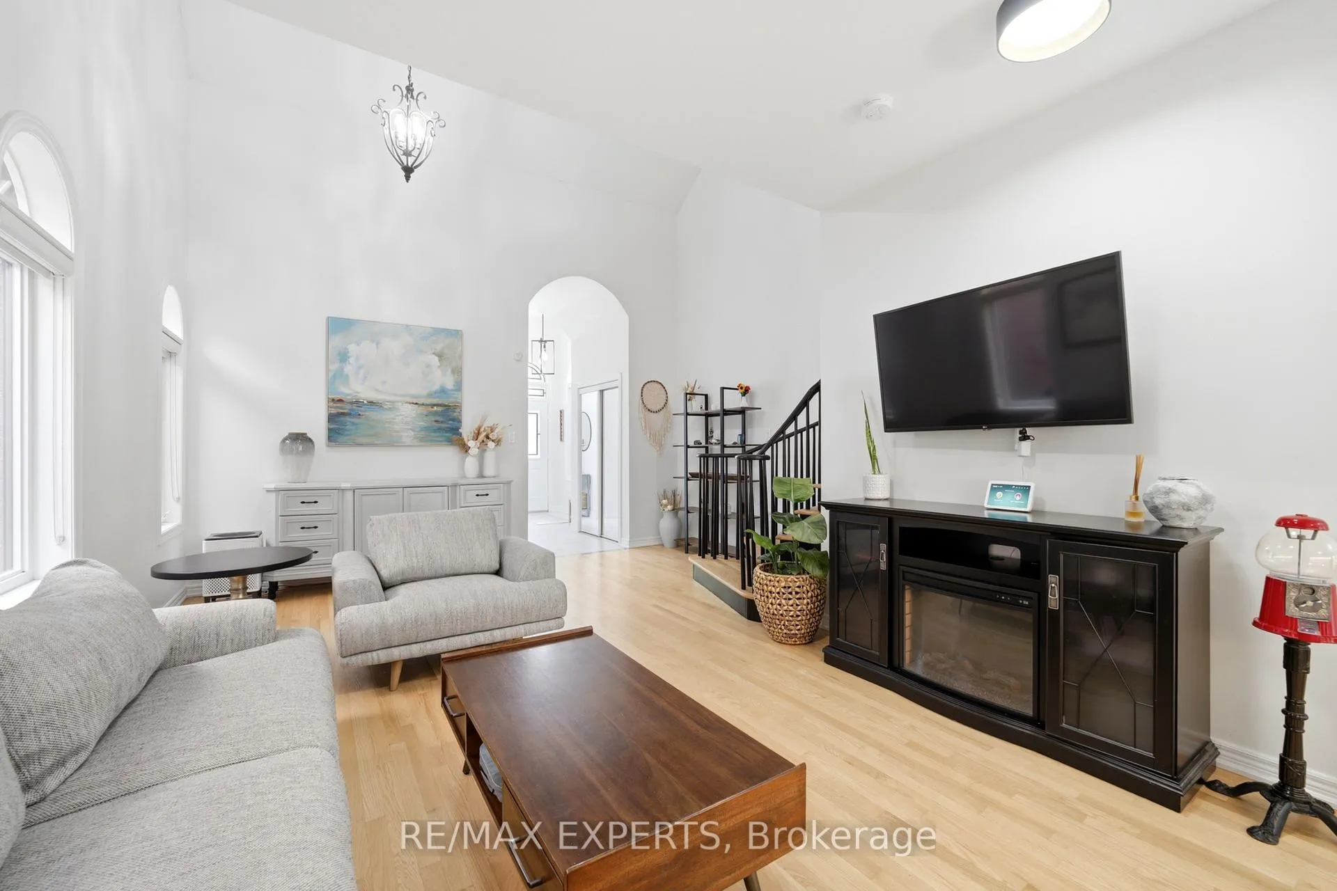 Photo 7 of 23 Shadetree Crescent, Vaughan, Vellore Village — HOMEH