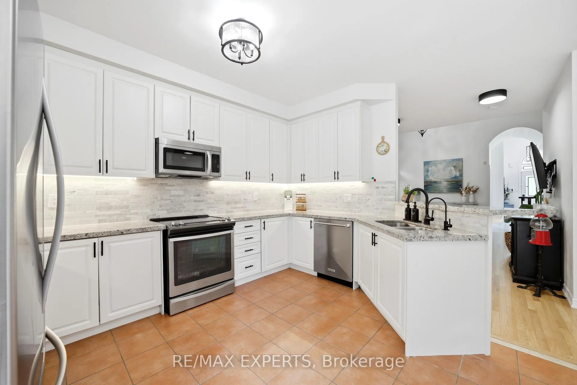 Photo 9 of 23 Shadetree Crescent, Vaughan, Vellore Village — HOMEH