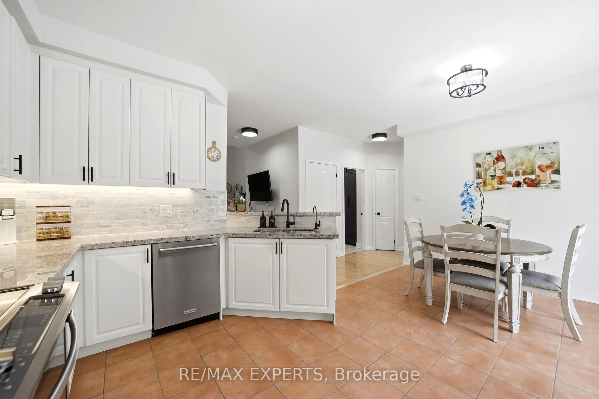 Photo 10 of 23 Shadetree Crescent, Vaughan, Vellore Village — HOMEH
