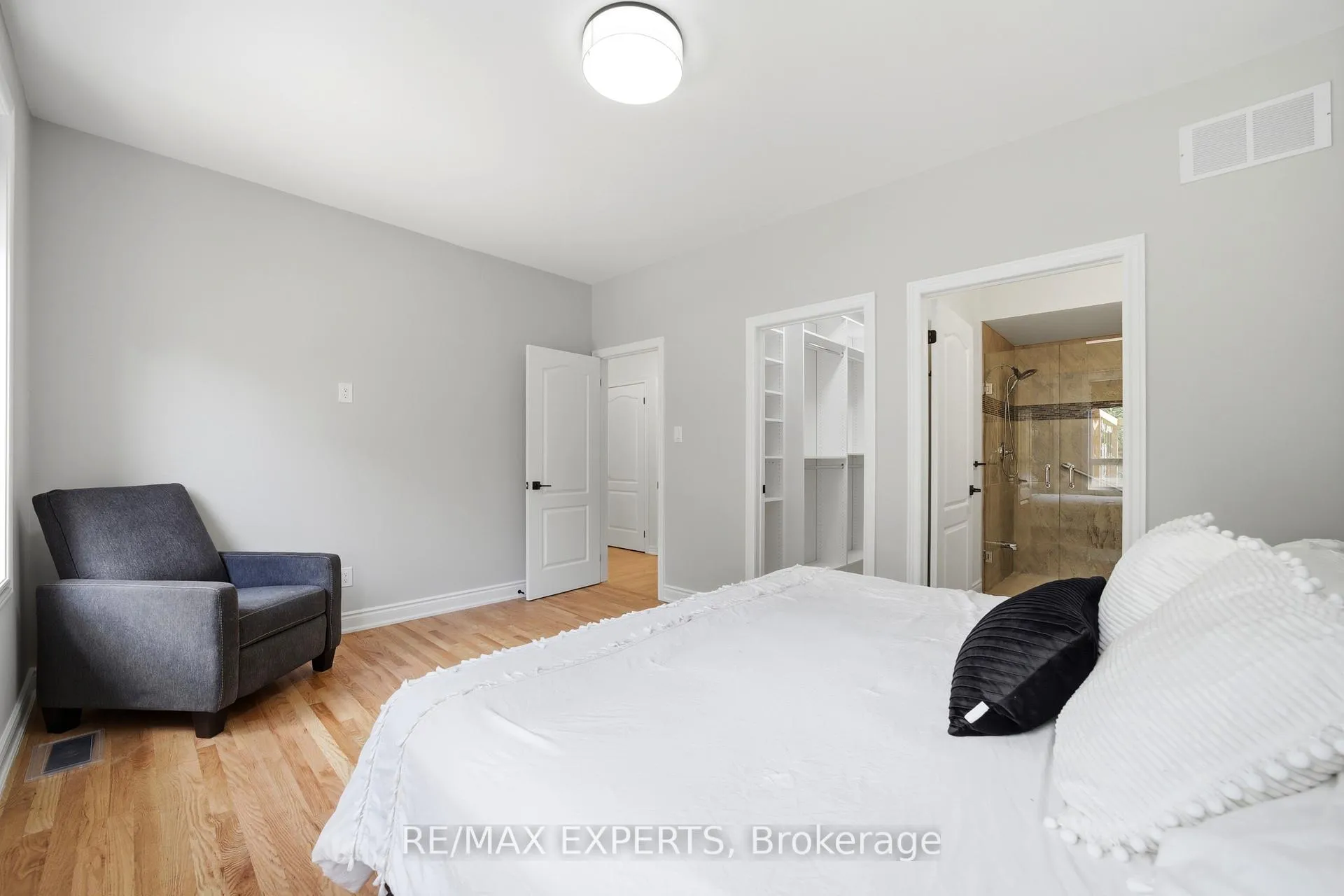 Photo 15 of 23 Shadetree Crescent, Vaughan, Vellore Village — HOMEH