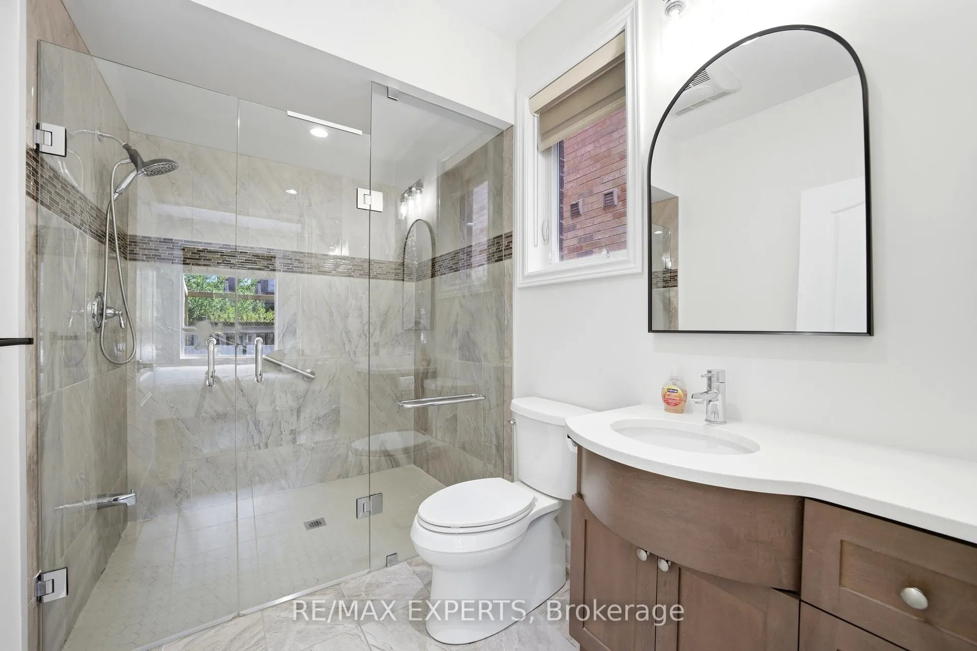 Photo 17 of 23 Shadetree Crescent, Vaughan, Vellore Village — HOMEH