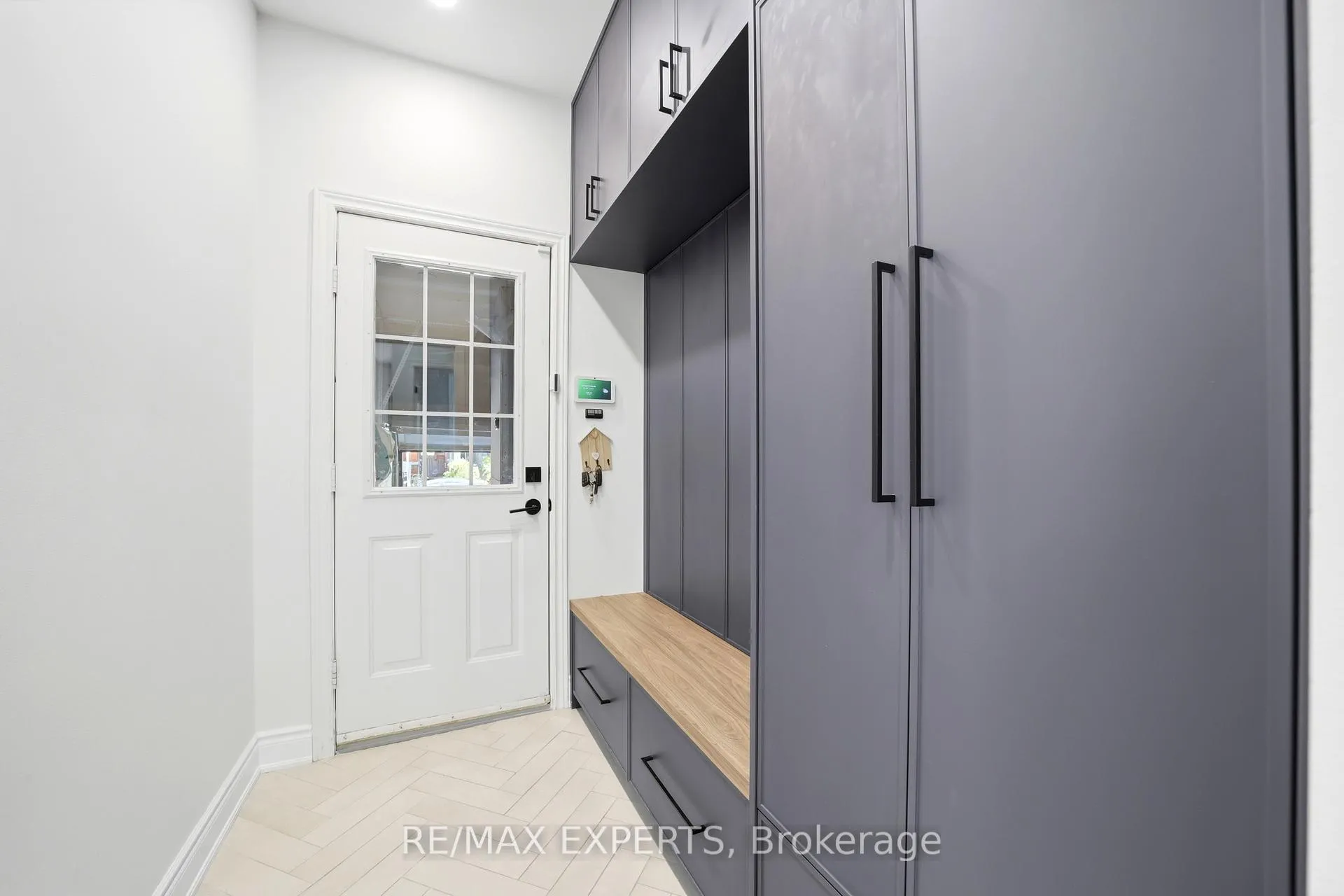 Photo 18 of 23 Shadetree Crescent, Vaughan, Vellore Village — HOMEH