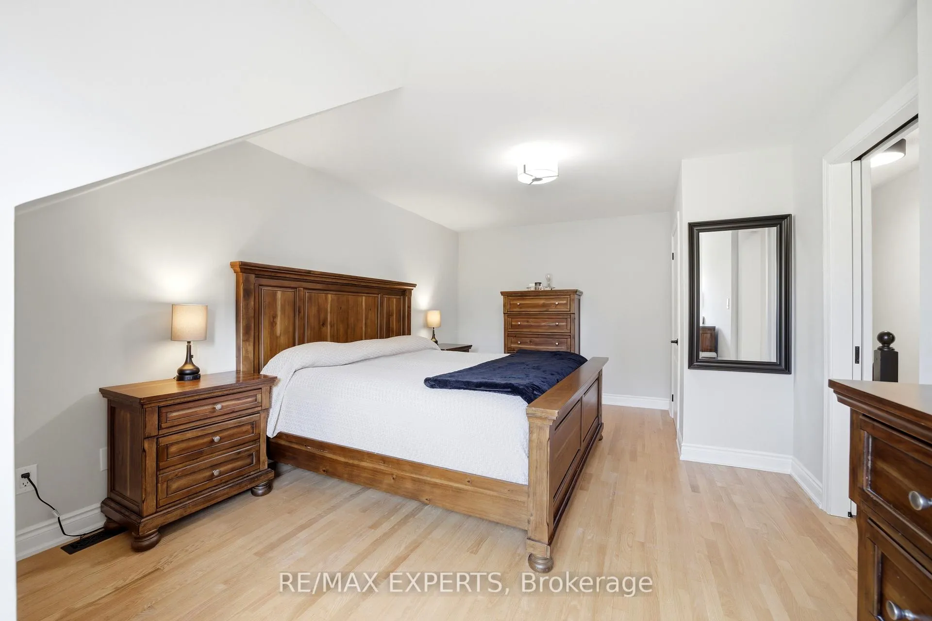 Photo 19 of 23 Shadetree Crescent, Vaughan, Vellore Village — HOMEH