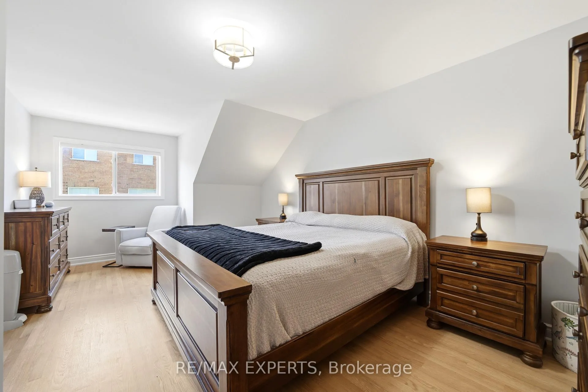 Photo 20 of 23 Shadetree Crescent, Vaughan, Vellore Village — HOMEH