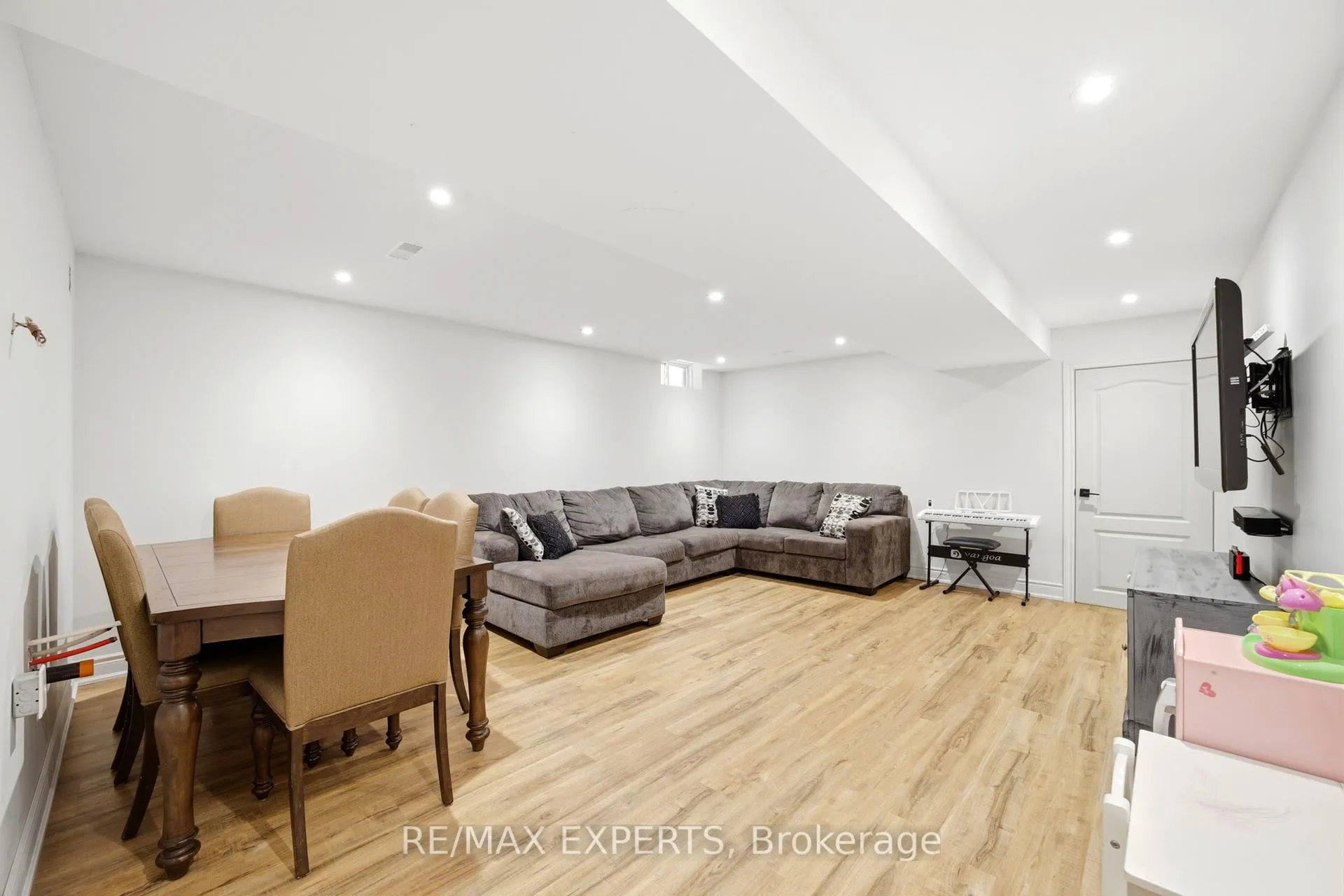 Photo 29 of 23 Shadetree Crescent, Vaughan, Vellore Village — HOMEH
