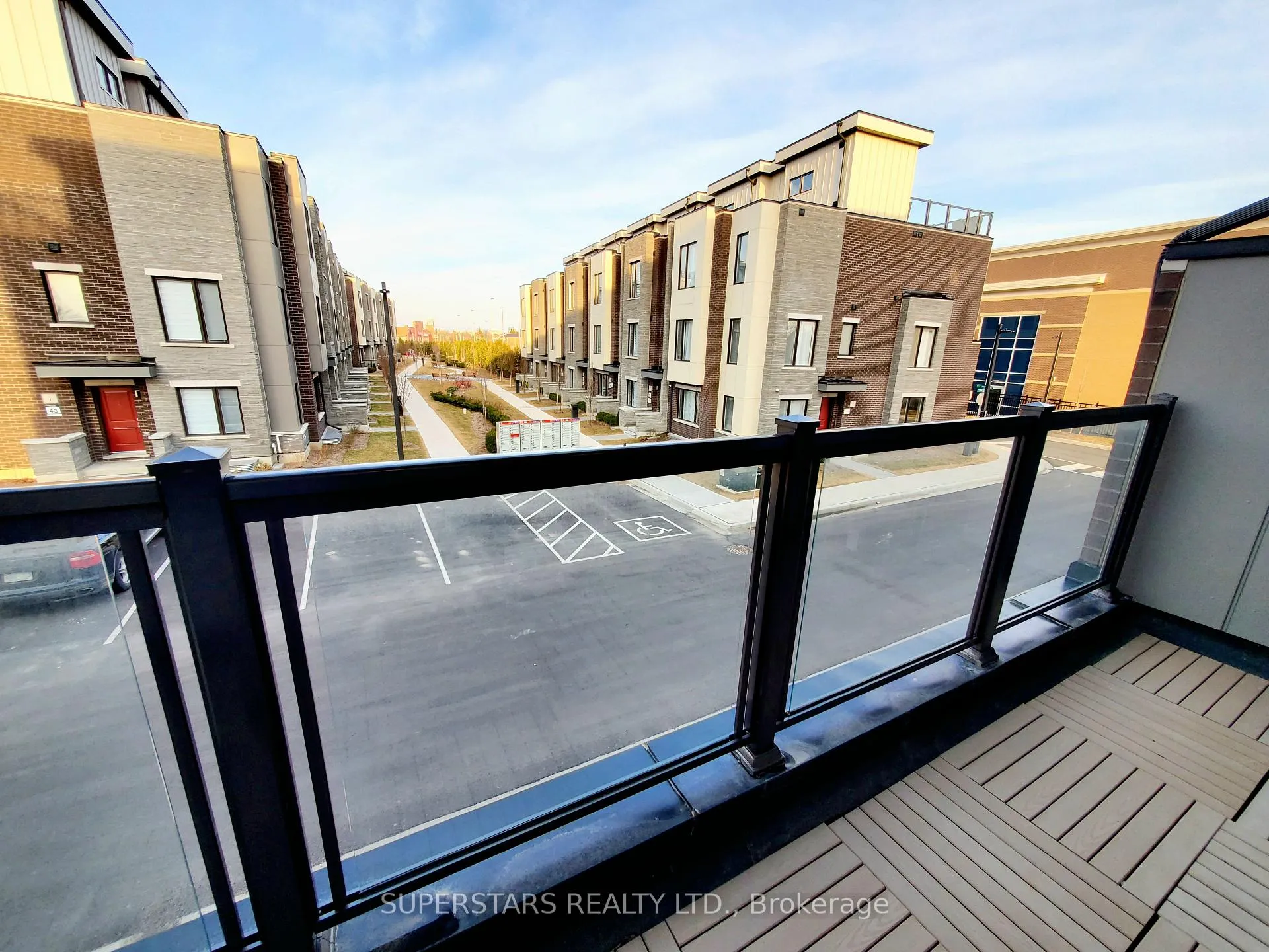 Photo 5 of 73 Ilan Ramon Boulevard, Vaughan, Patterson — HOMEH