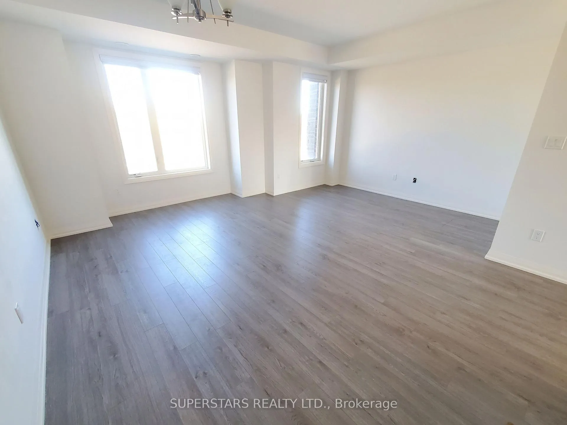 Photo 8 of 73 Ilan Ramon Boulevard, Vaughan, Patterson — HOMEH