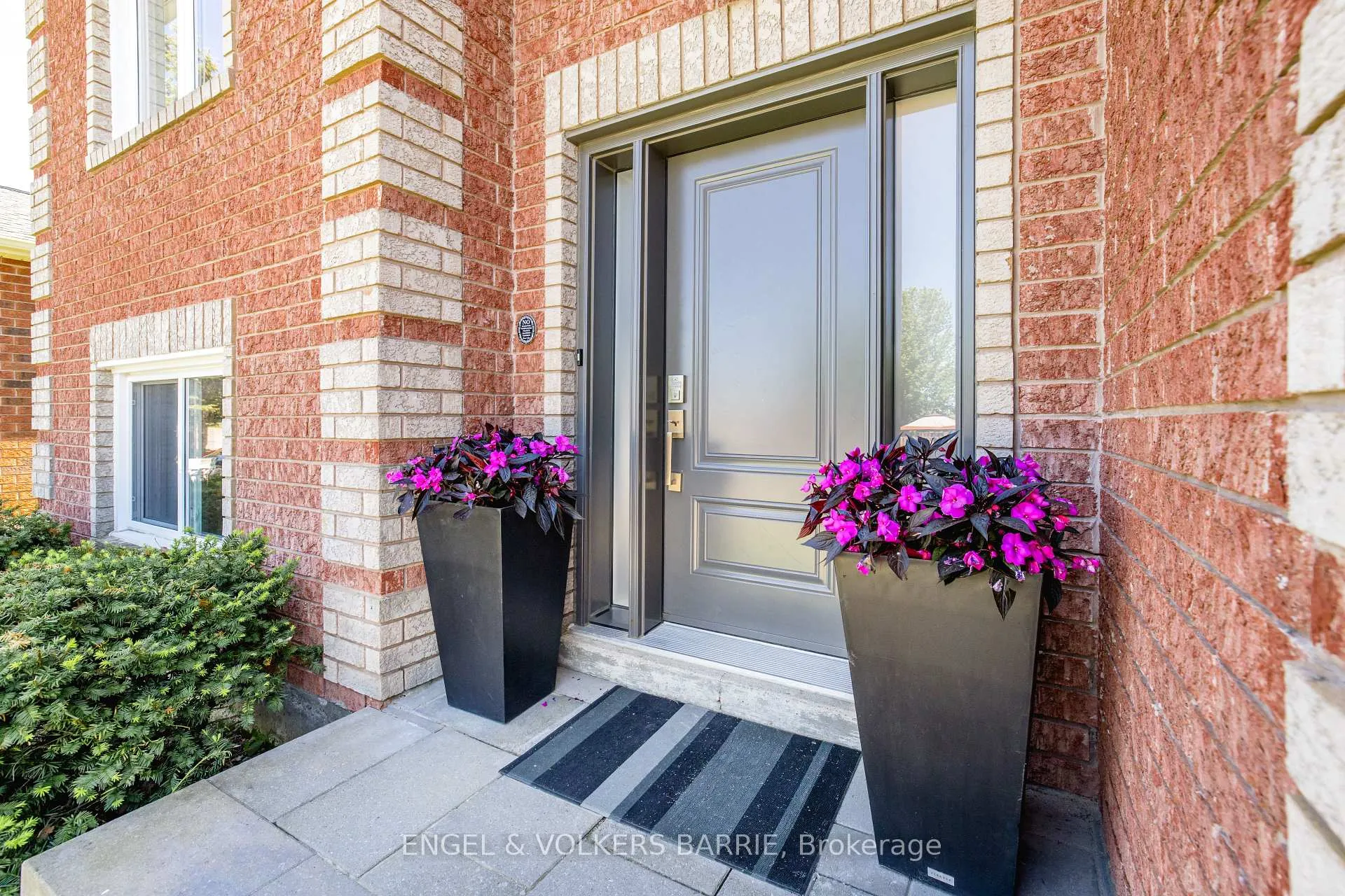 Photo 3 of 560 Leacock Drive, Barrie, Northwest — HOMEH