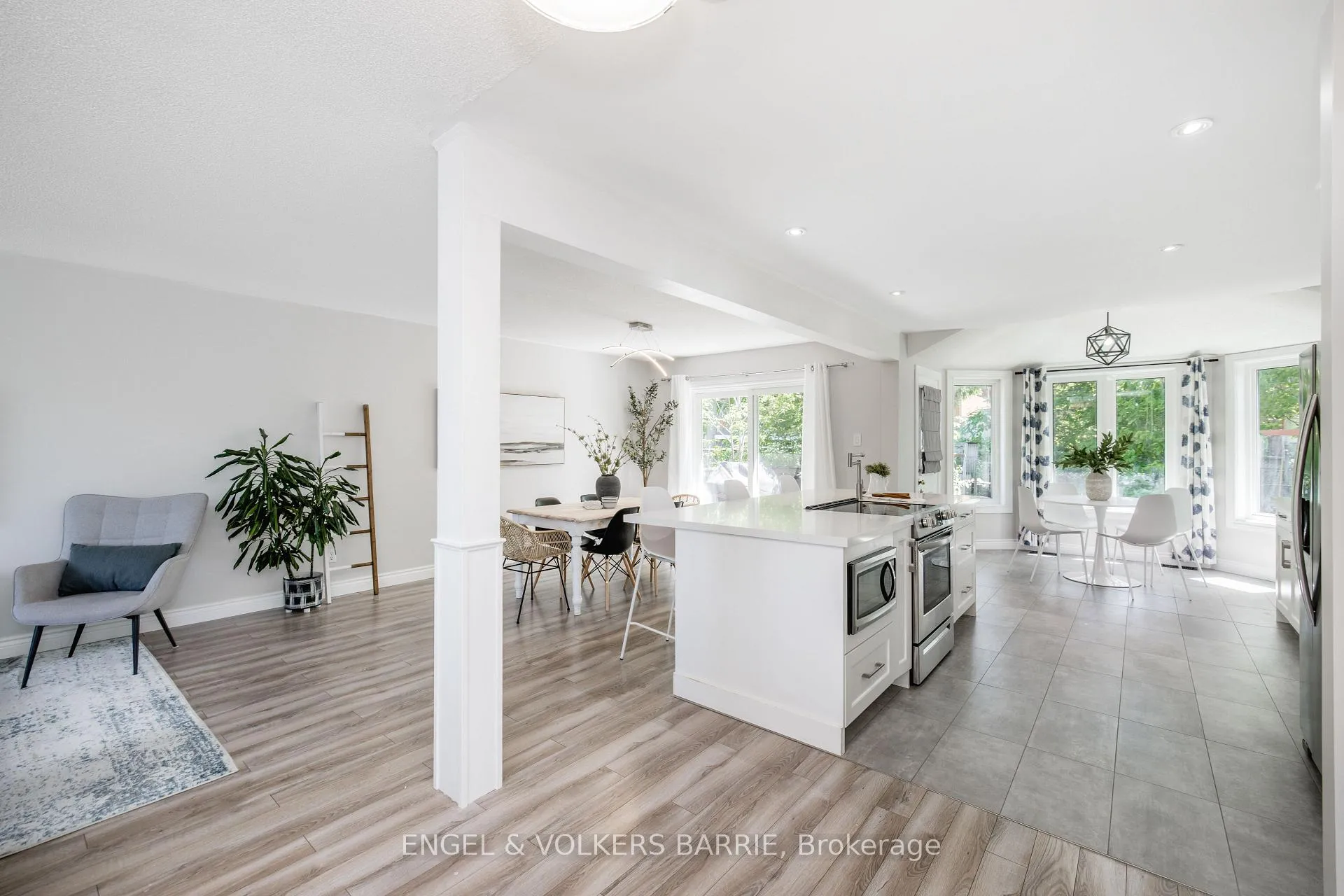 Photo 6 of 560 Leacock Drive, Barrie, Northwest — HOMEH