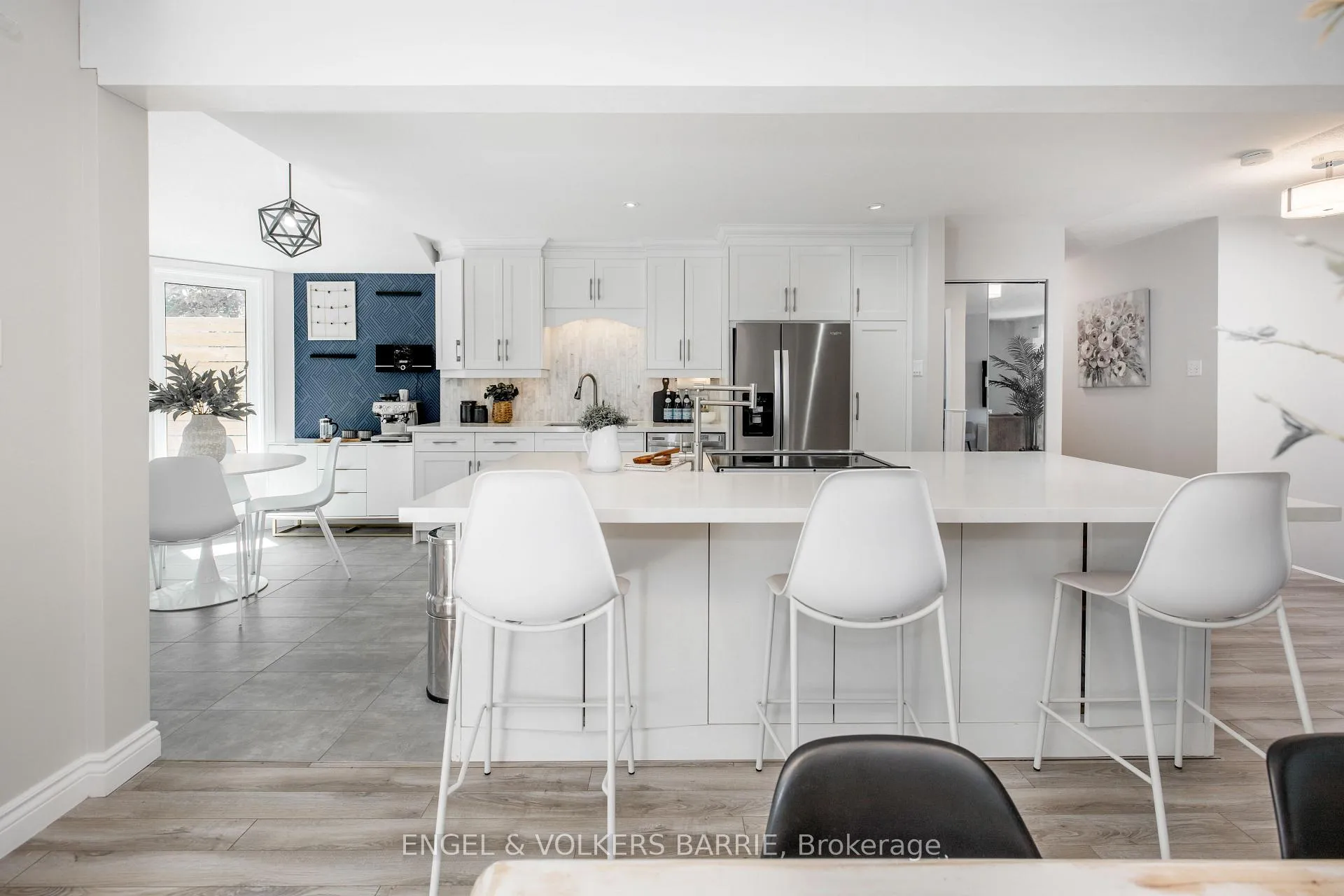 Photo 8 of 560 Leacock Drive, Barrie, Northwest — HOMEH