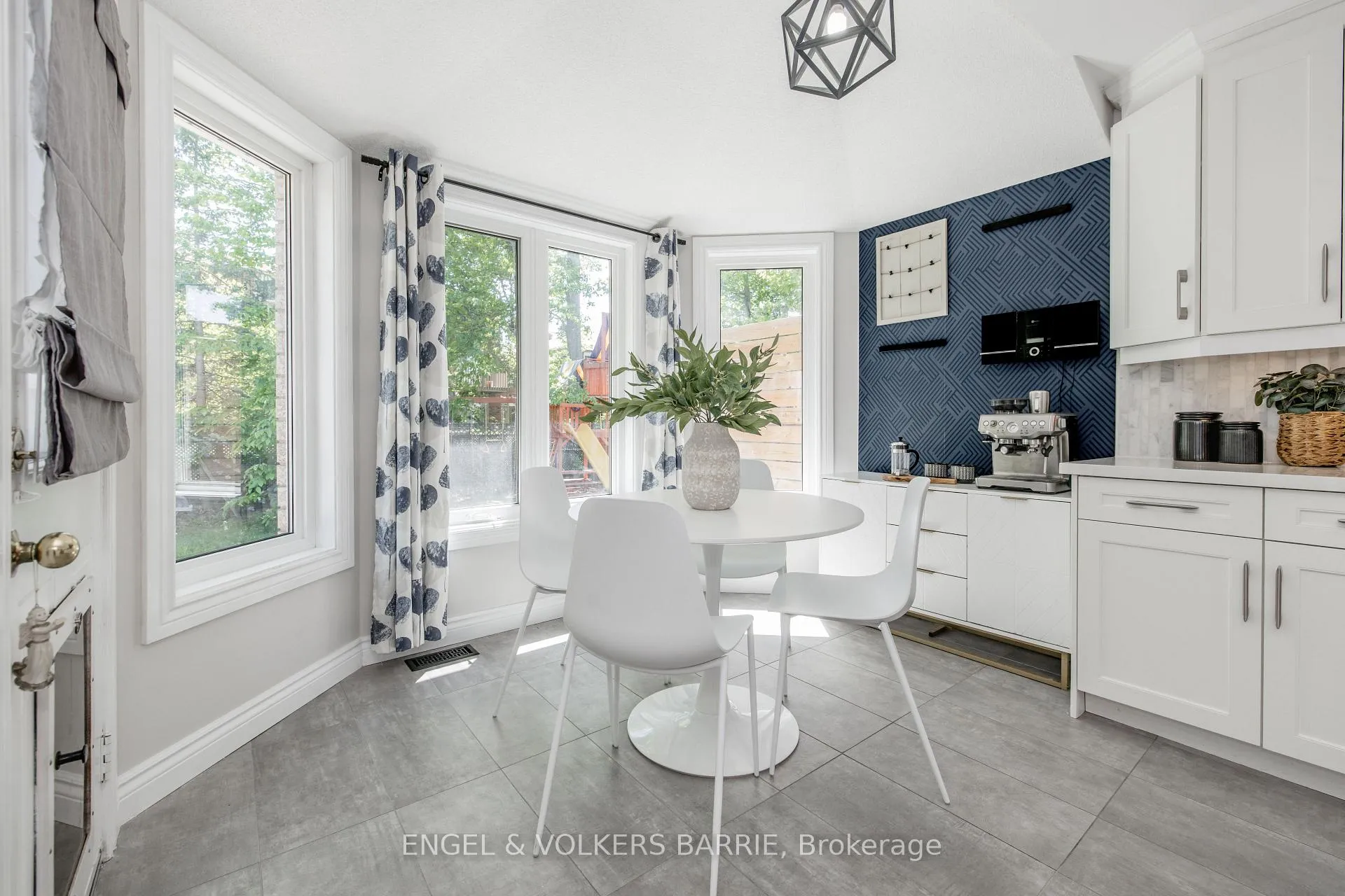 Photo 10 of 560 Leacock Drive, Barrie, Northwest — HOMEH