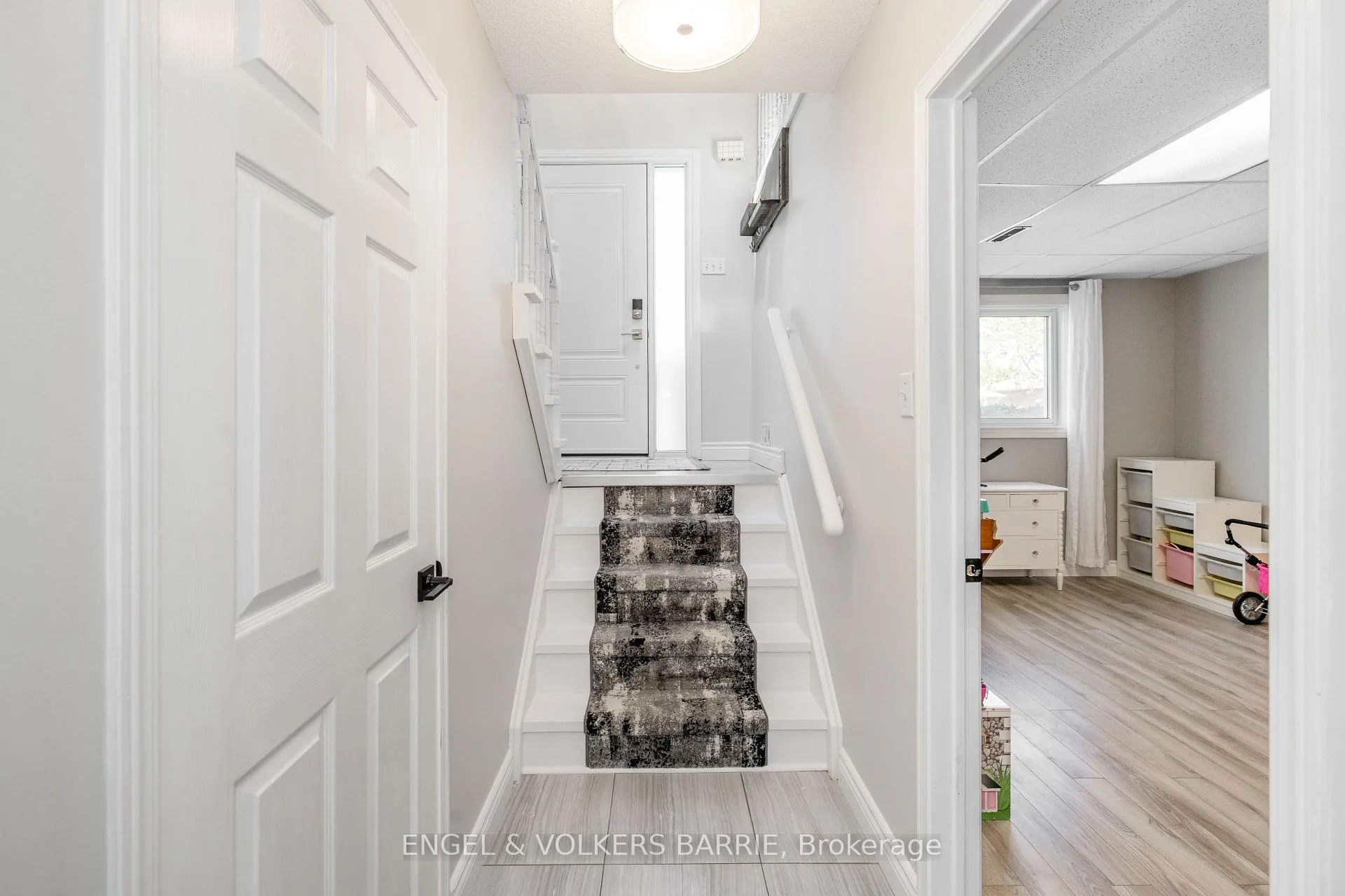 Photo 33 of 560 Leacock Drive, Barrie, Northwest — HOMEH