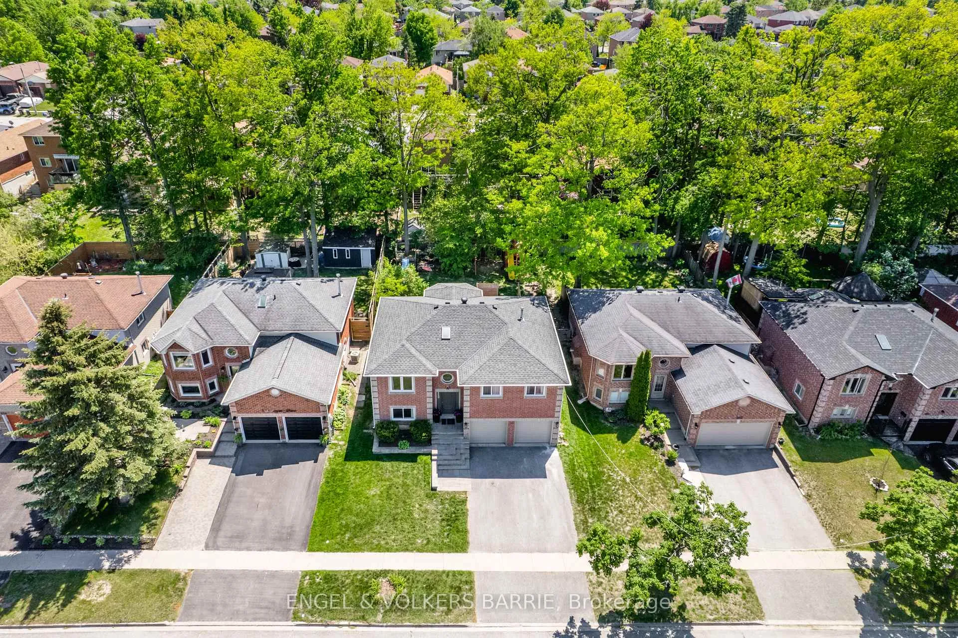 Photo 48 of 560 Leacock Drive, Barrie, Northwest — HOMEH