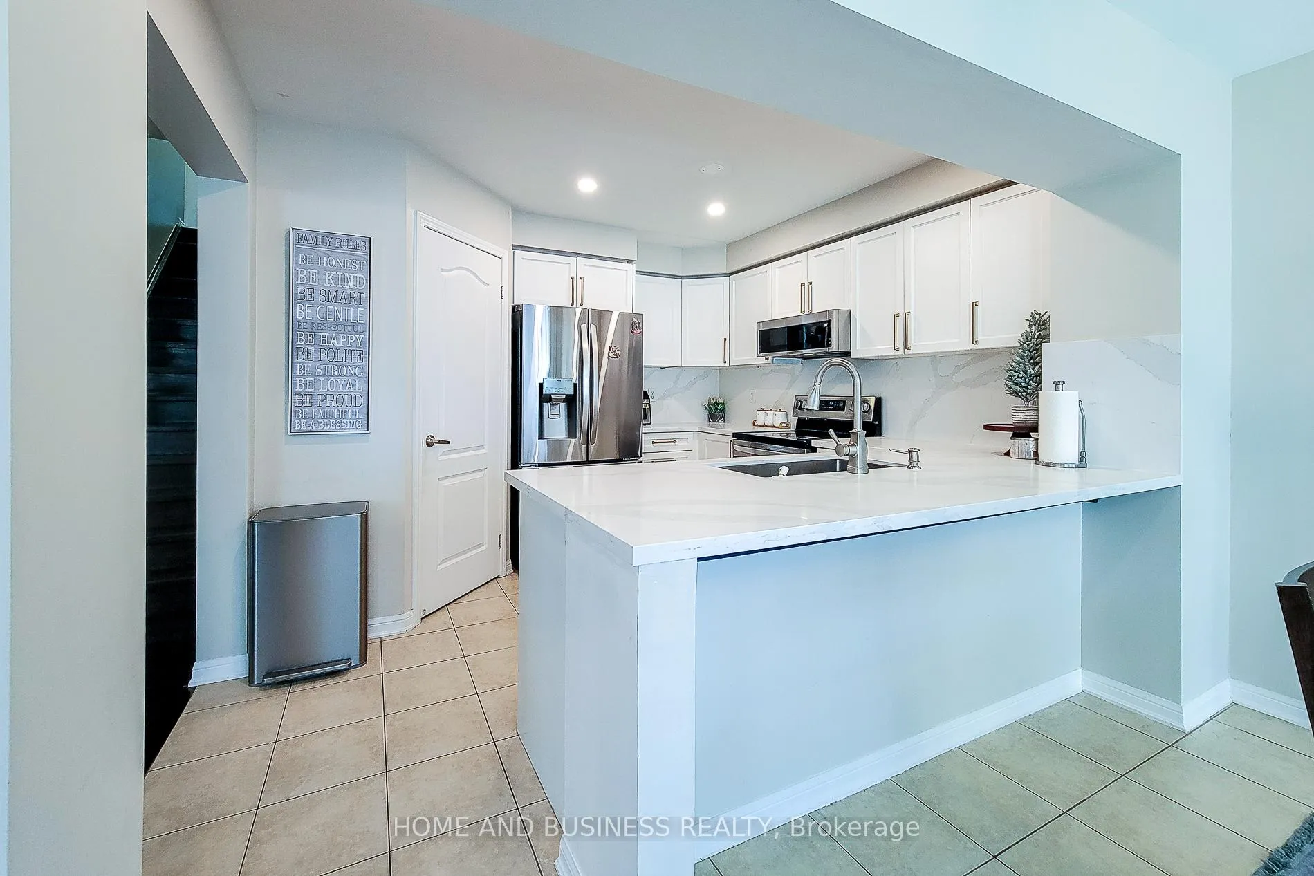 Photo 11 of 398 Schreyer Crescent, Milton, Harrison — HOMEH