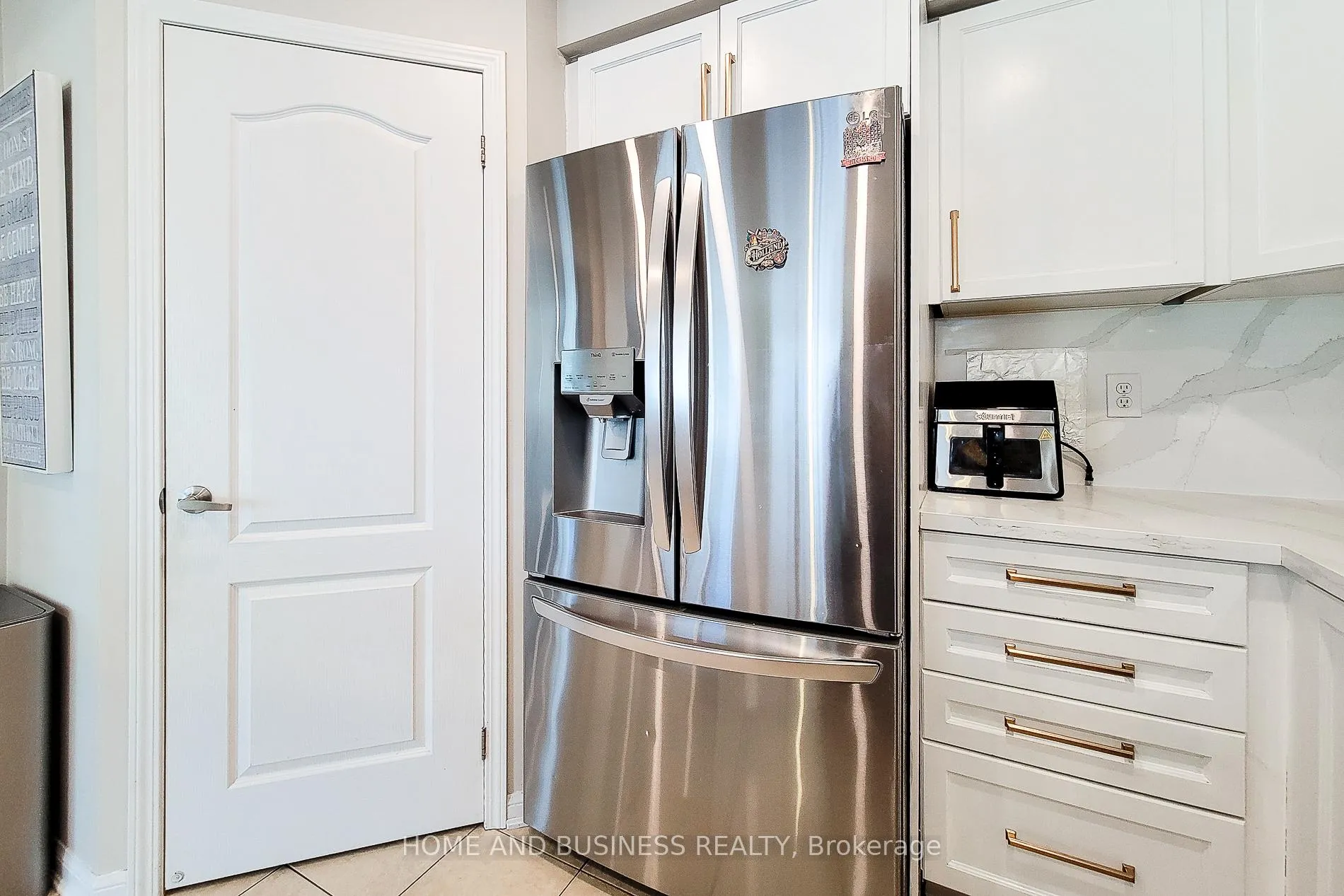 Photo 12 of 398 Schreyer Crescent, Milton, Harrison — HOMEH