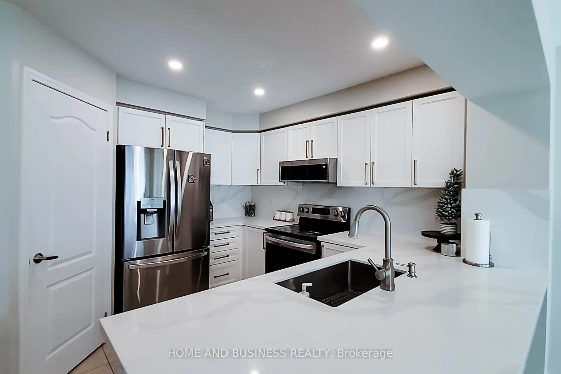 Photo 13 of 398 Schreyer Crescent, Milton, Harrison — HOMEH