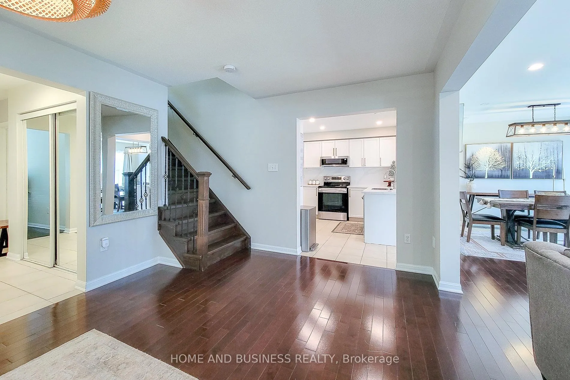 Photo 16 of 398 Schreyer Crescent, Milton, Harrison — HOMEH