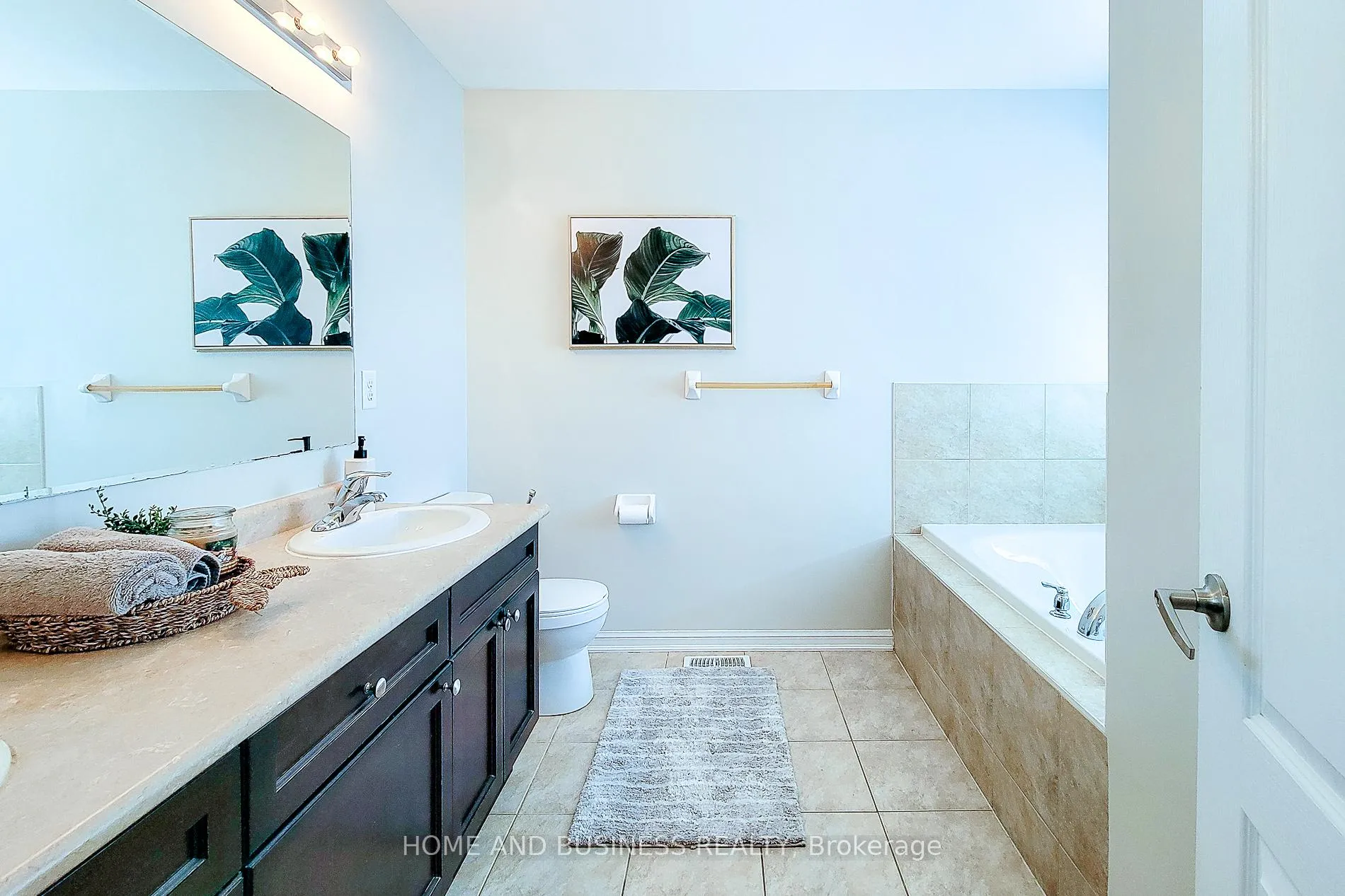 Photo 27 of 398 Schreyer Crescent, Milton, Harrison — HOMEH