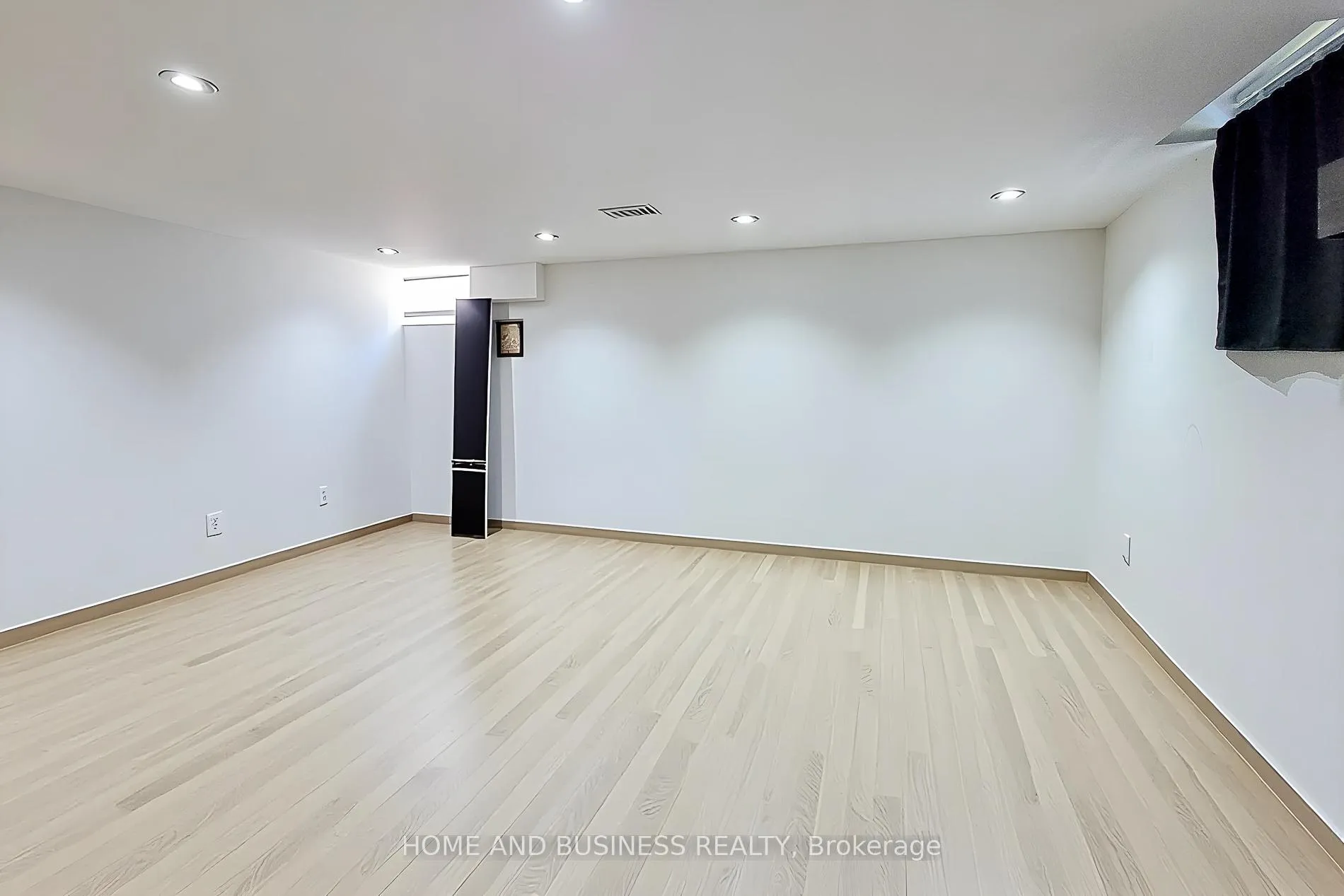 Photo 33 of 398 Schreyer Crescent, Milton, Harrison — HOMEH