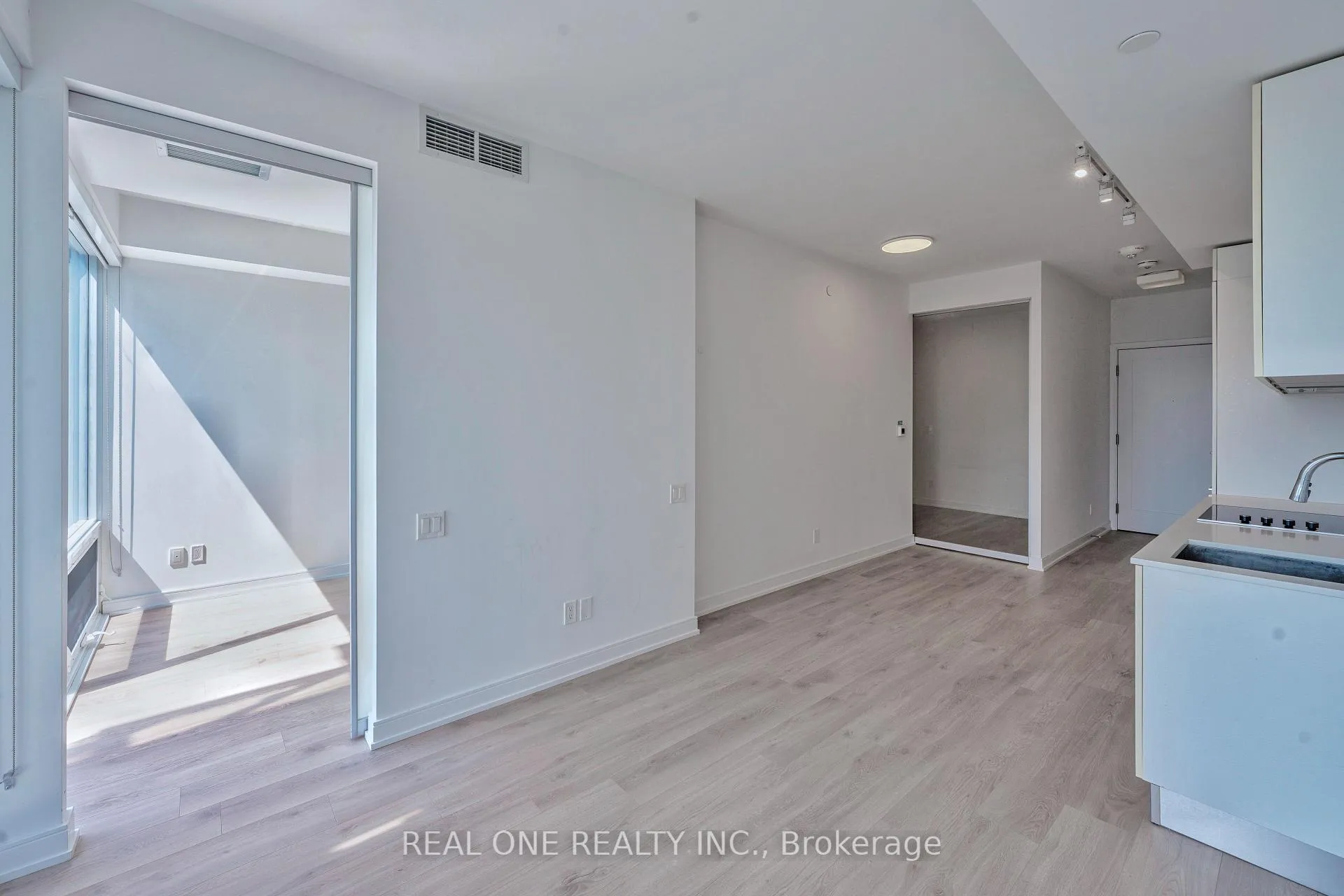 Photo 4 of Unit 2913, 3 Gloucester Street, Toronto, Church-Yonge Corridor — HOMEH