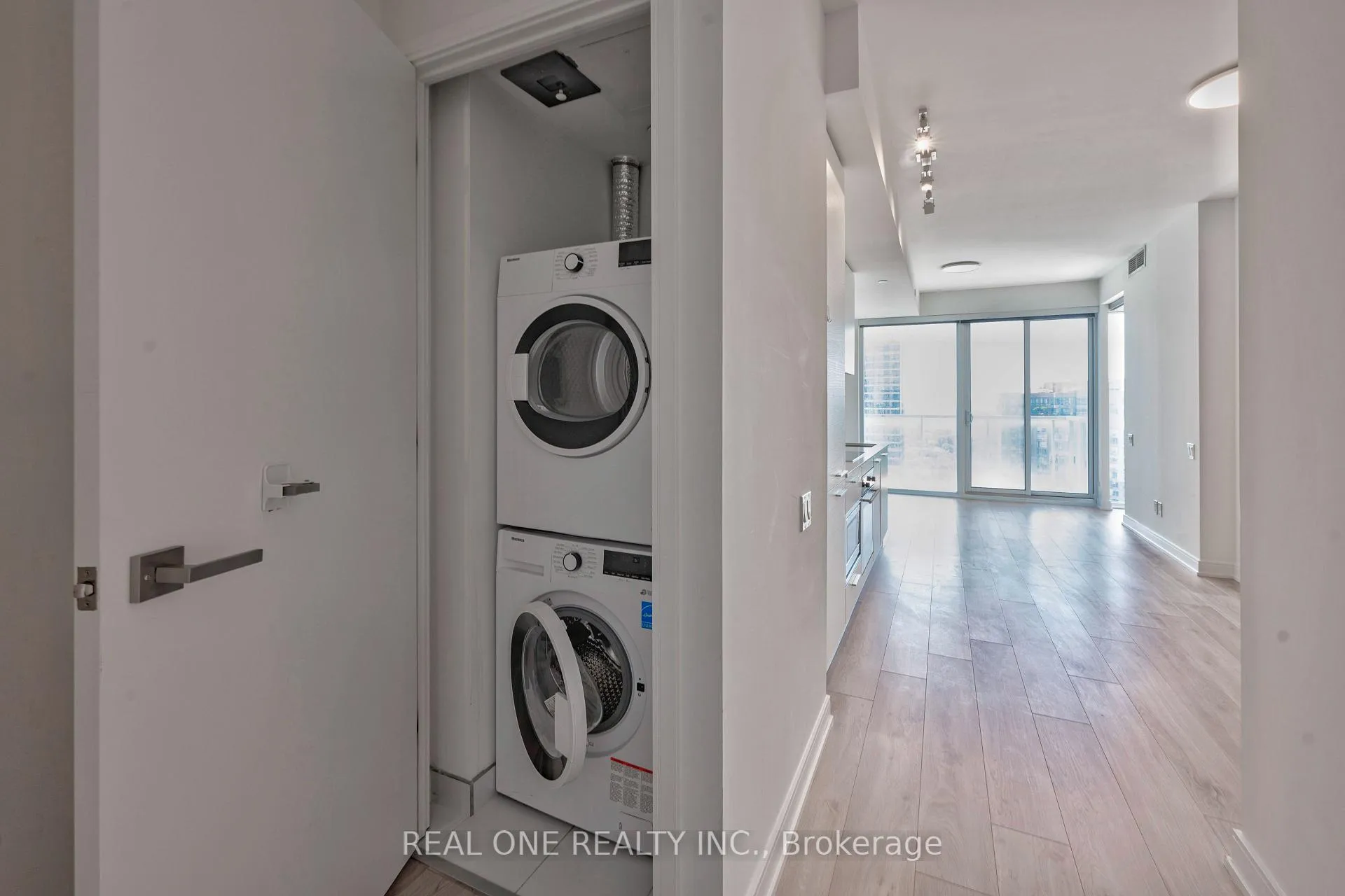 Photo 5 of Unit 2913, 3 Gloucester Street, Toronto, Church-Yonge Corridor — HOMEH