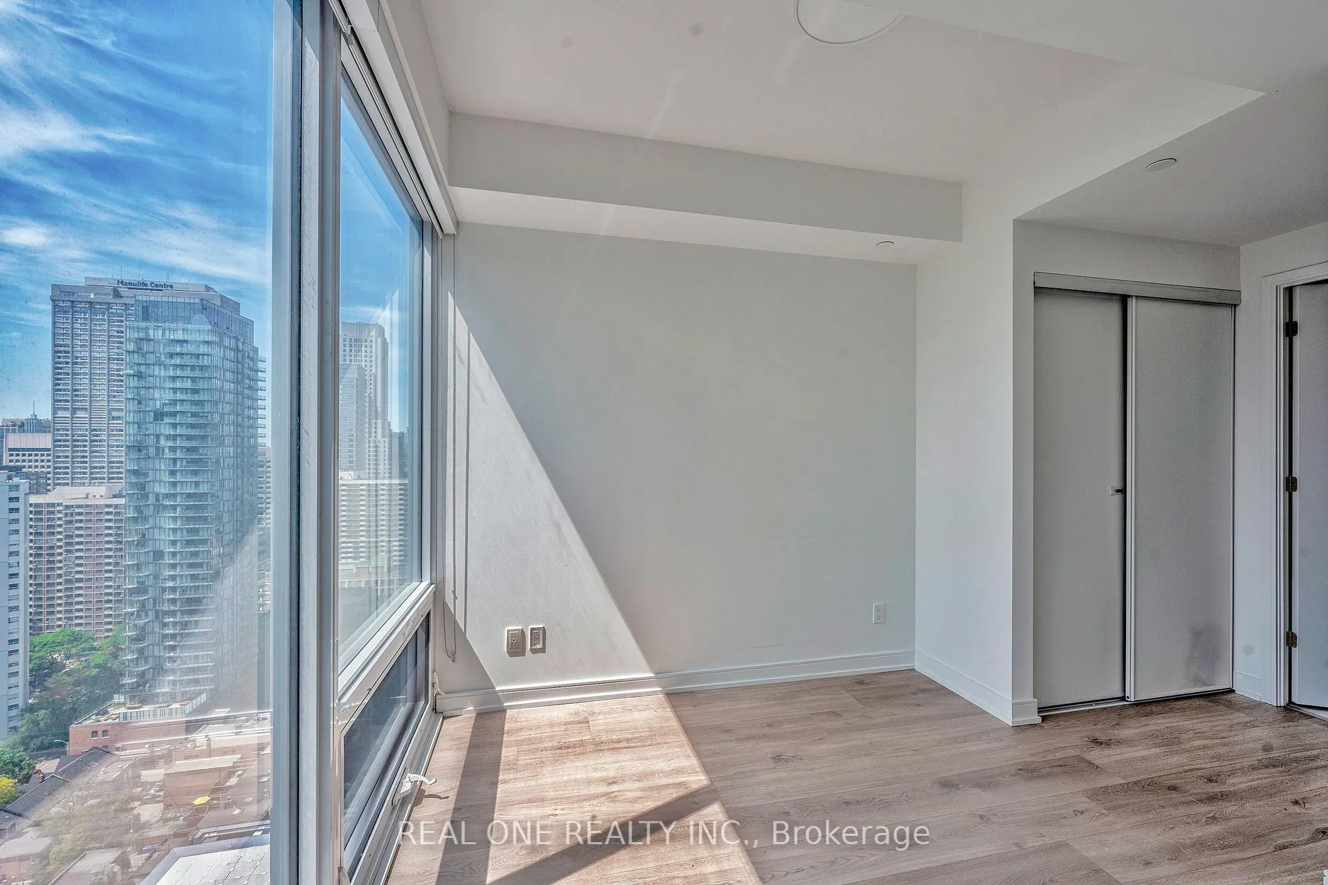 Photo 7 of Unit 2913, 3 Gloucester Street, Toronto, Church-Yonge Corridor — HOMEH