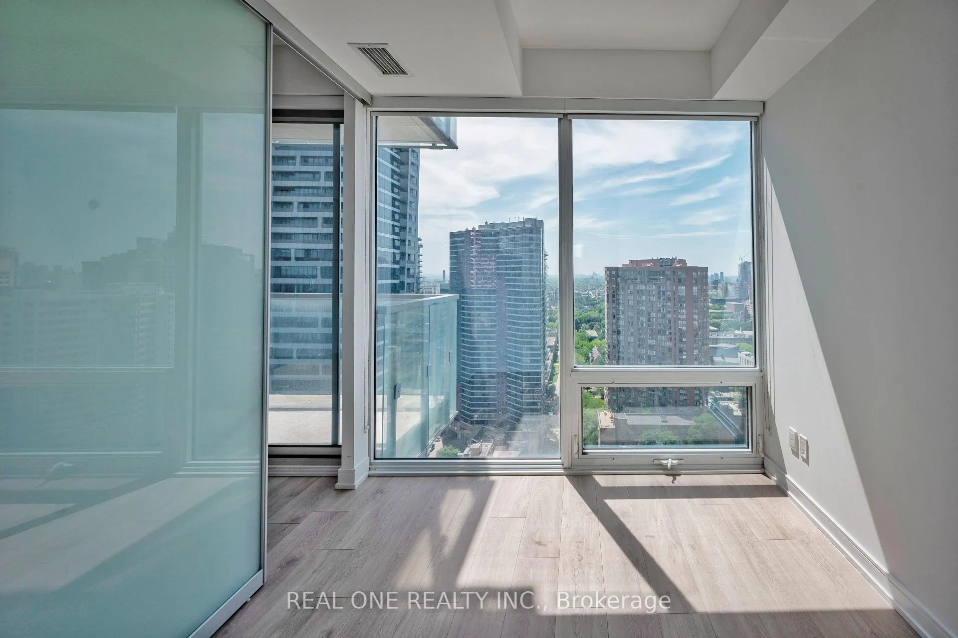 Photo 8 of Unit 2913, 3 Gloucester Street, Toronto, Church-Yonge Corridor — HOMEH