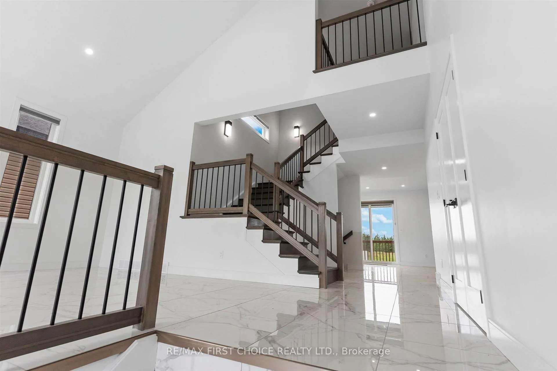 Photo 4 of 433 Muskrat Drive, Thunder Bay, Parkdale — HOMEH
