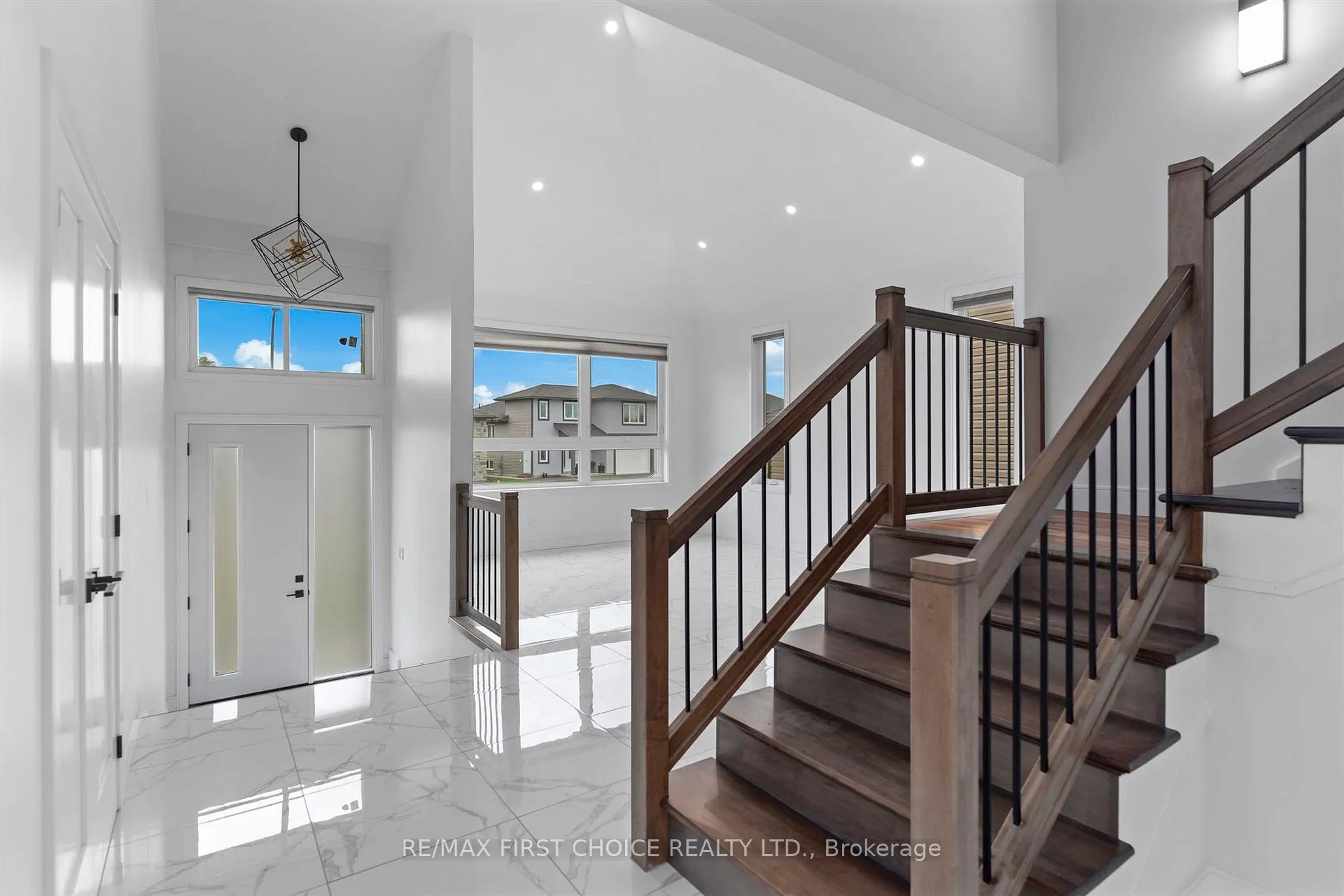 Photo 5 of 433 Muskrat Drive, Thunder Bay, Parkdale — HOMEH