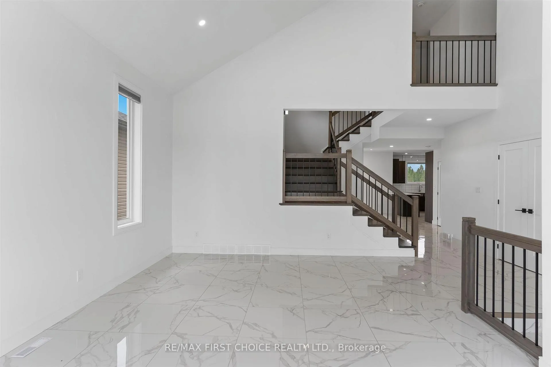 Photo 10 of 433 Muskrat Drive, Thunder Bay, Parkdale — HOMEH