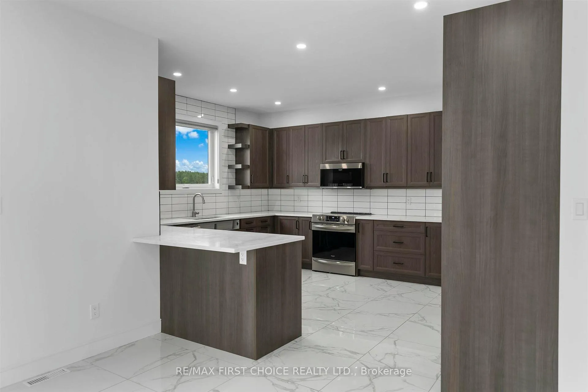 Photo 14 of 433 Muskrat Drive, Thunder Bay, Parkdale — HOMEH