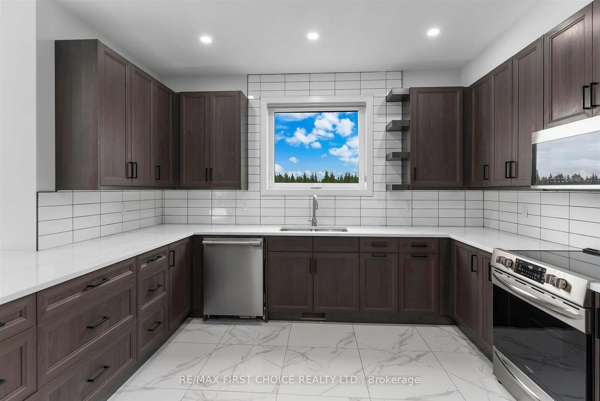 Photo 15 of 433 Muskrat Drive, Thunder Bay, Parkdale — HOMEH
