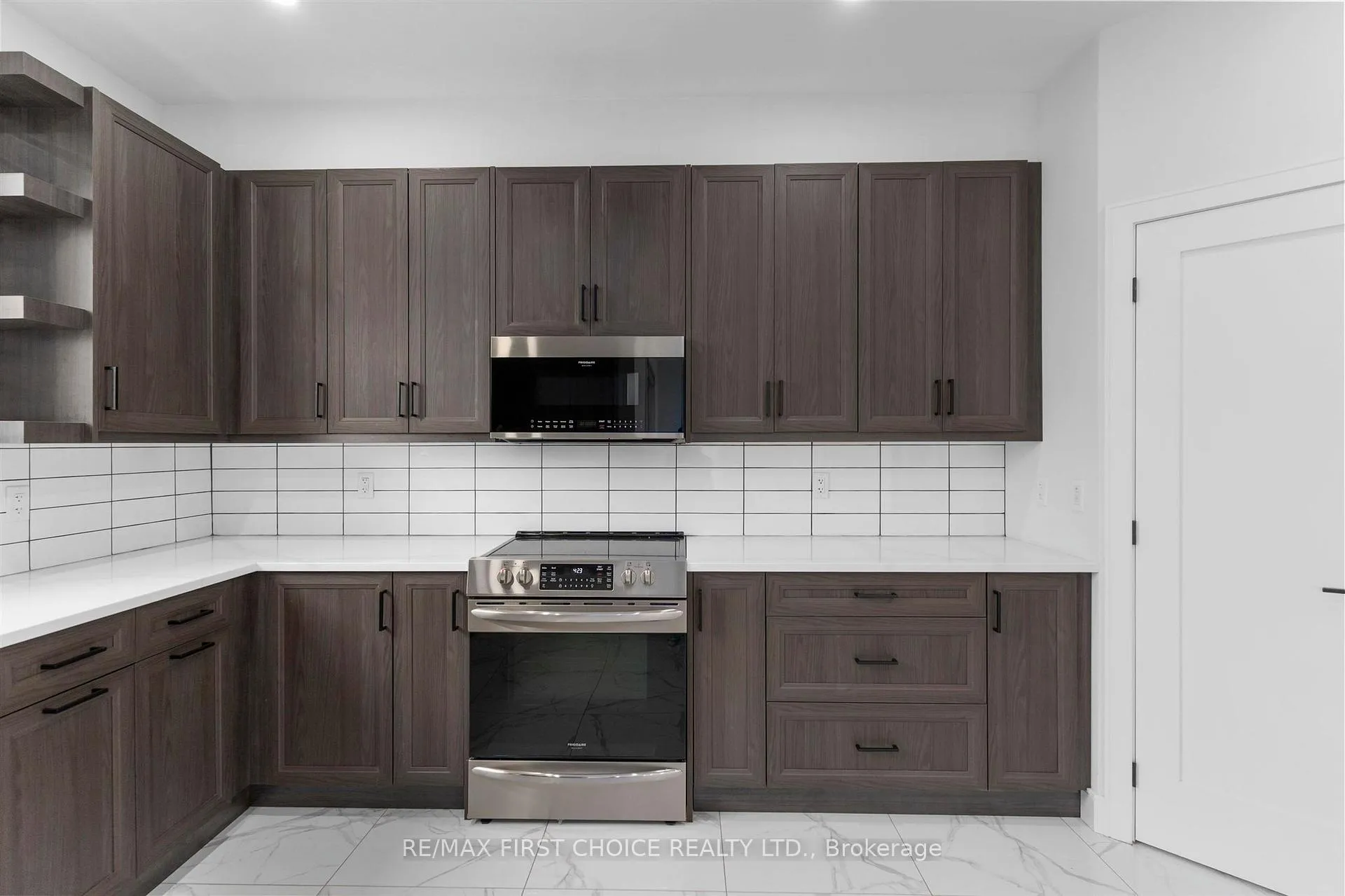 Photo 17 of 433 Muskrat Drive, Thunder Bay, Parkdale — HOMEH
